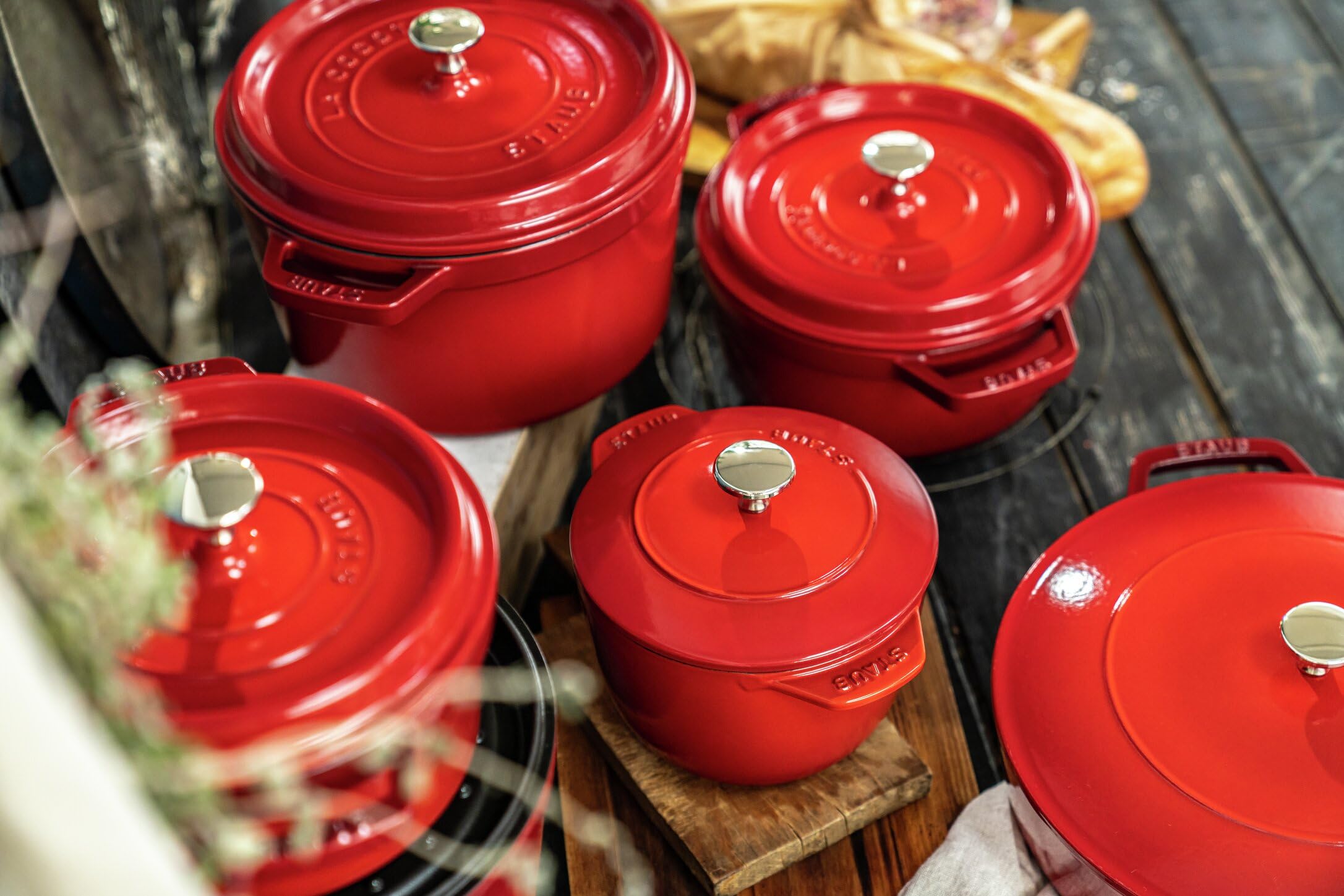 Amazon.co.jp: staub ストウブ 「 ピコ ココット ラウンド チェリー