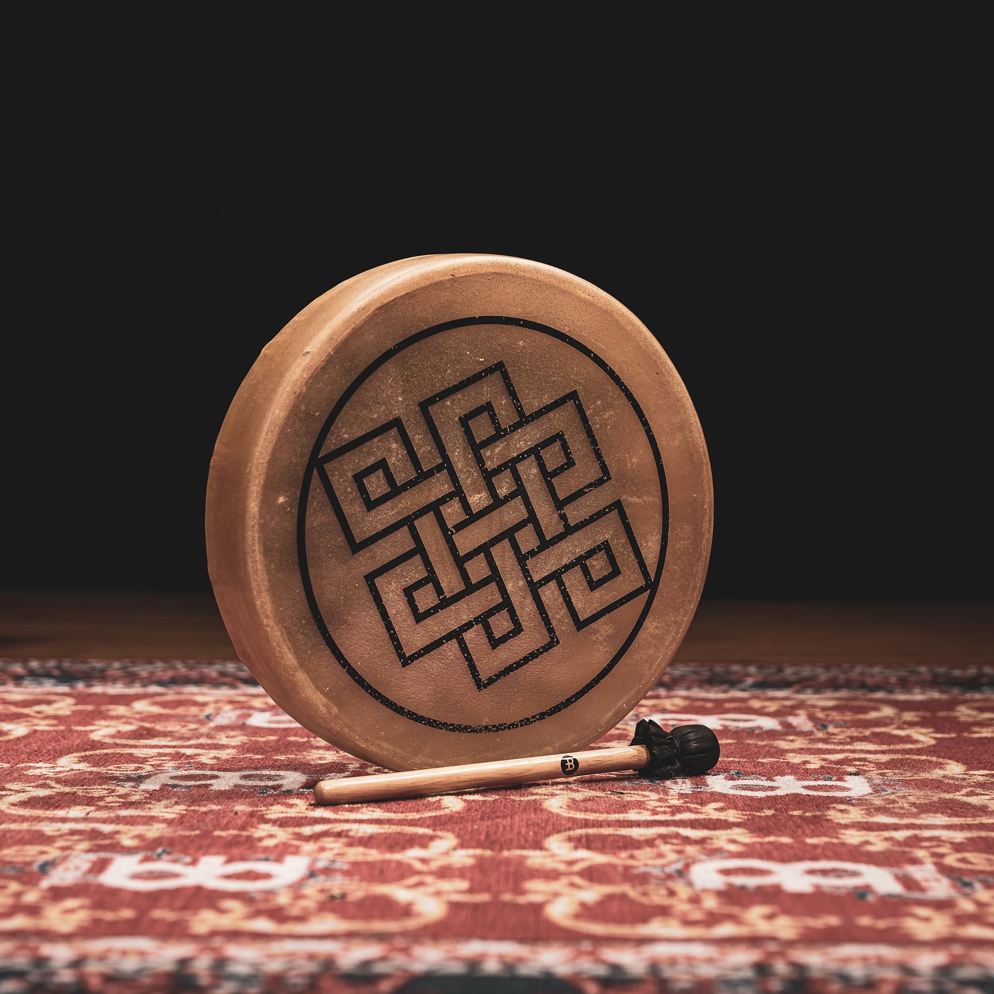 Sonic Energy Frame Drum 15 Pollici – Endless Knot – Tamburo a mano per meditazione, viaggi sonori, percussioni – Strumento sciamanico con pelle di bufalo – incluso battente (HOD15-EK)