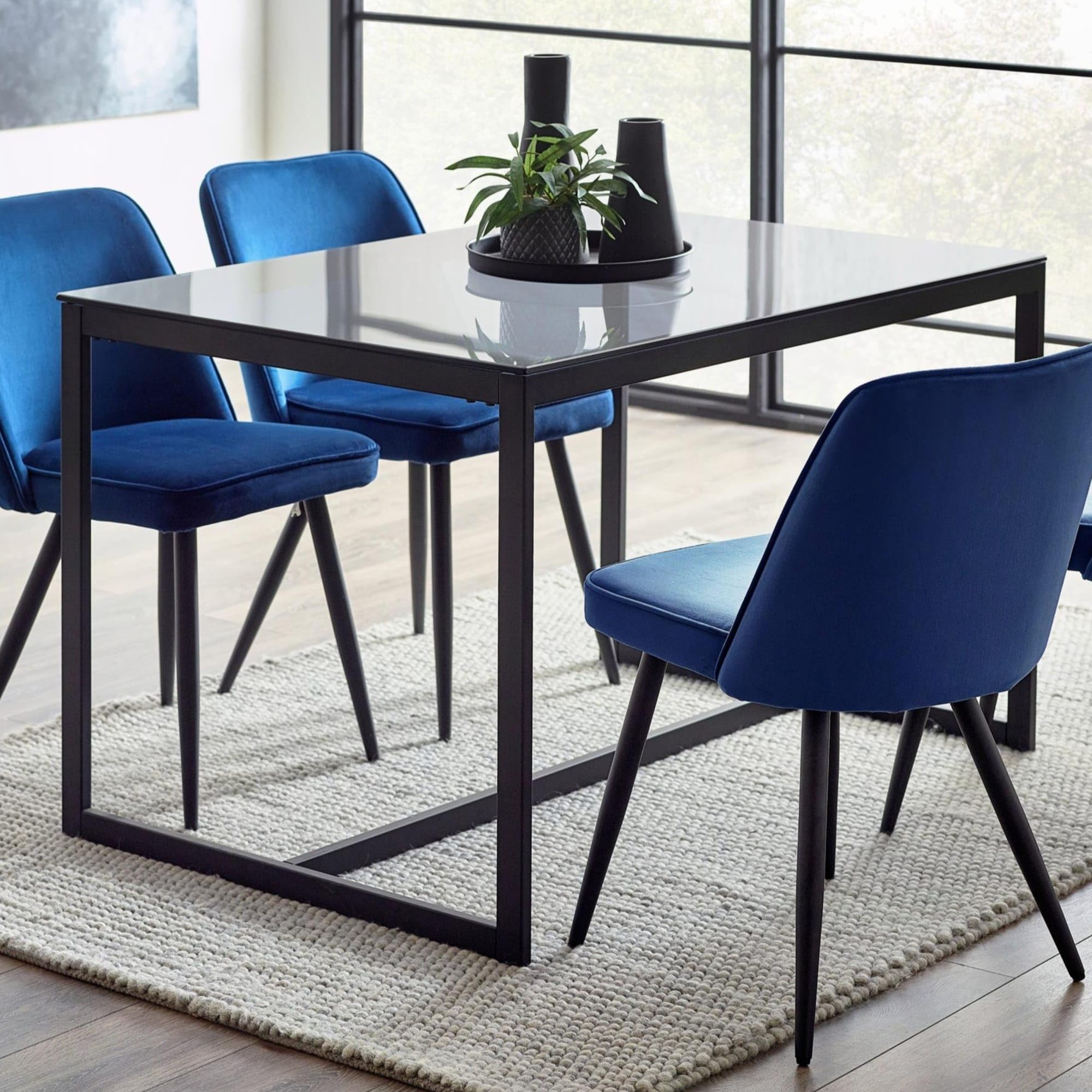 Julian Bowen Unisex Black Chicago Rectangular Glass Top 4-6 Seater Dining Table In Size 4