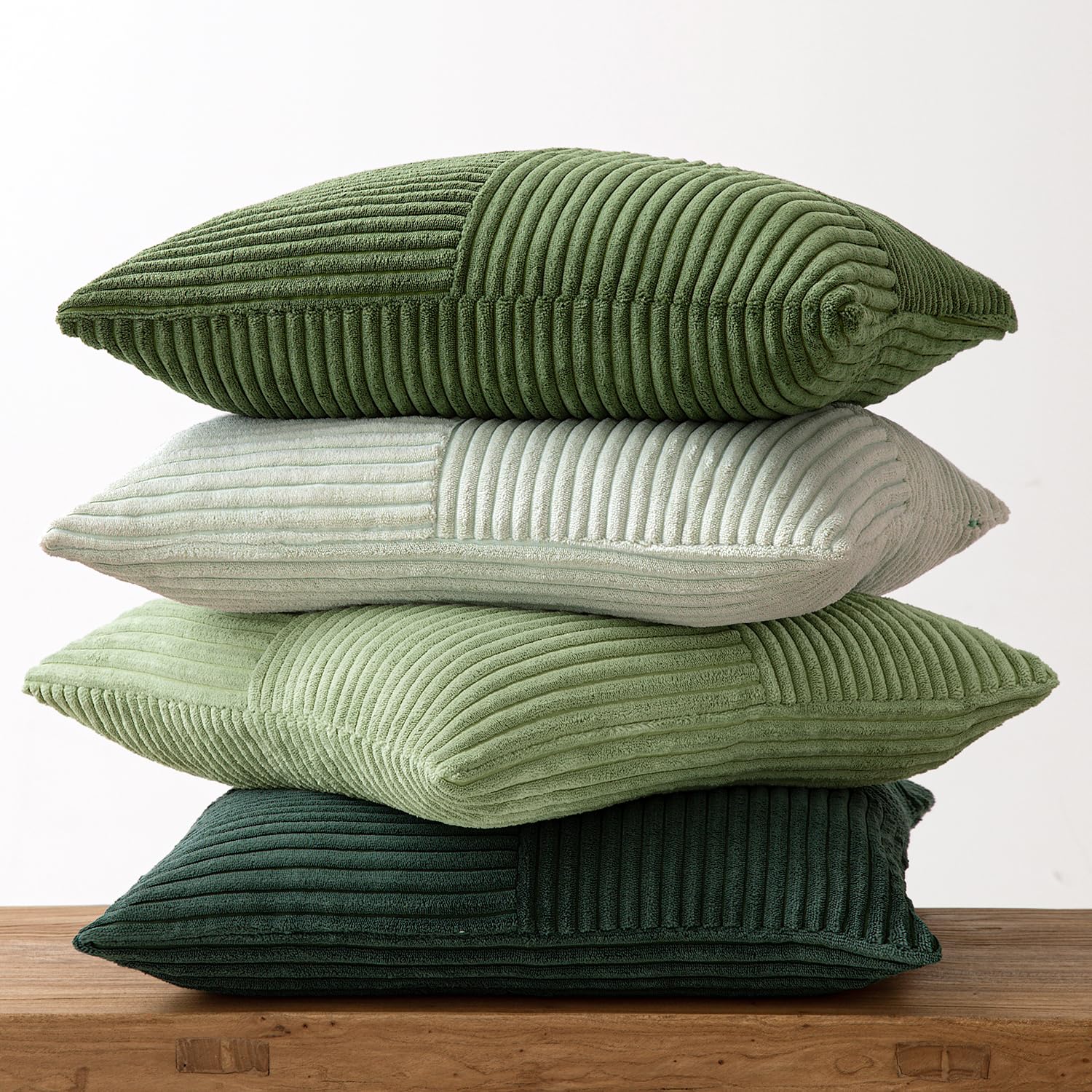 Topfinel Federe de Cuscini 45x45 in Velluto a Coste per Divano Verde Chiaro Copricuscini Quadrati Elegante Decorativa per Salotto Moderno Cuscino Cerniera Invisibile per Camera da Letto Set 4 Pezzi