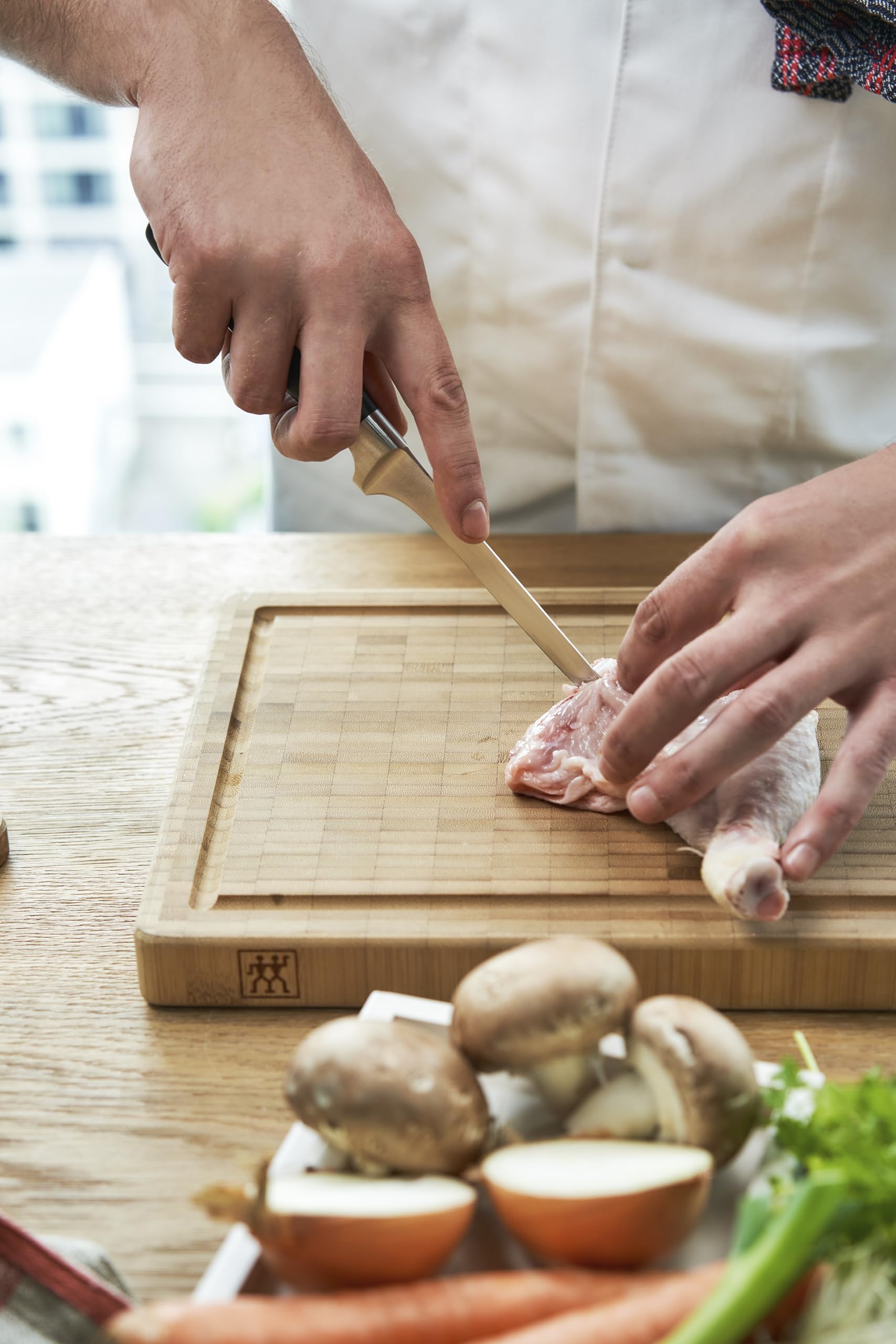 ZWILLING Vier Sterne Ausbeinmesser 14 cm, Rostfreier Spezialstahl, Ergonomischer Kunststoff-Griff, Schwarz [Made in Germany]