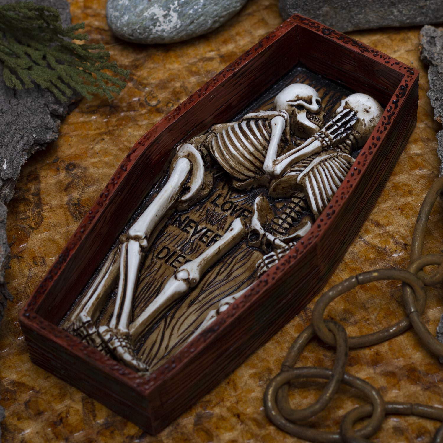 Amazon.com: Pacific Giftware Love Never Dies Couple Buried