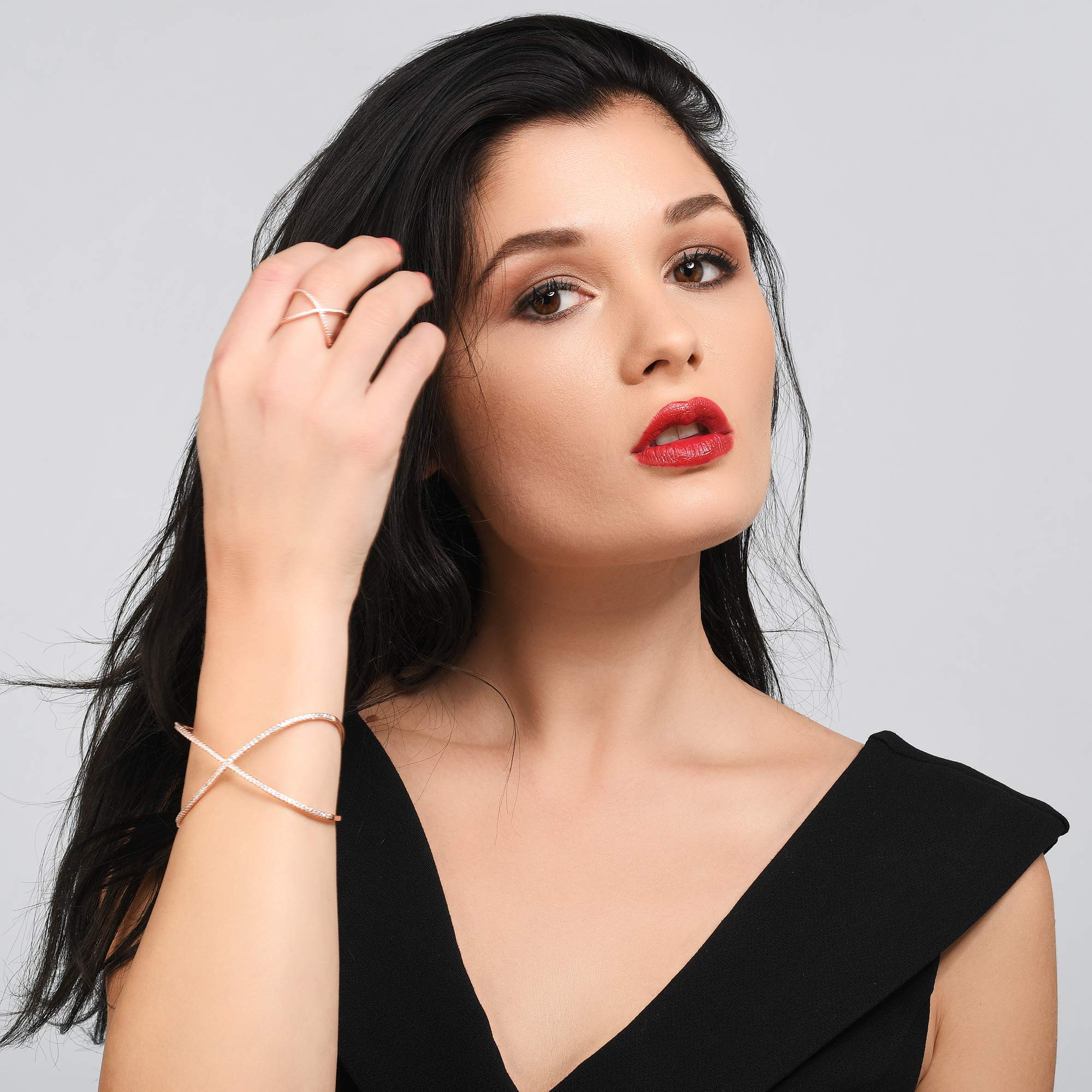 namana Gekreuzter Armreif für Damen, große Manschetten-Armspange aus Silber, Gold oder Roségold, besetzt mit Zirkonia, Armspange mit Geschenkbox