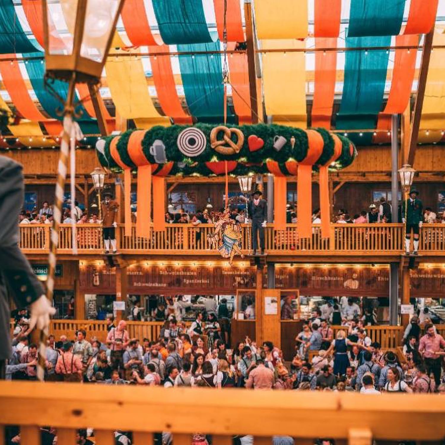 Zum Franziskaner offizieller Oktoberfest Krug 2025 der Stadt München - Sammlerstück - Bierkrug Maßkrug Oktoberfest Krug Geschenk Souvenirs Original - Limitiert (mit Zindeckel)