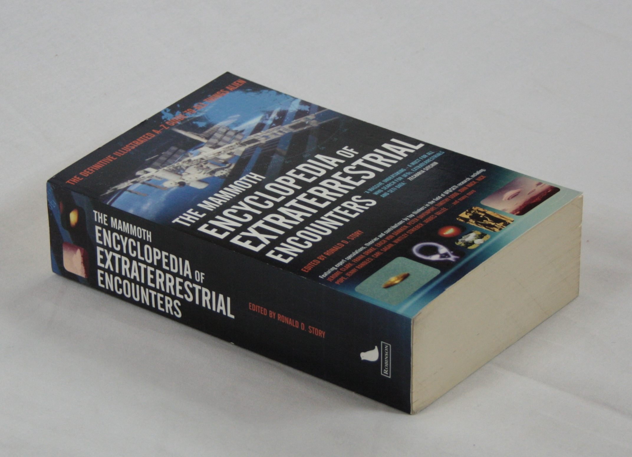 Buy The Mammoth Encyclopedia of Extraterrestrial Encounters (Mammoth Books) — BookShops.in