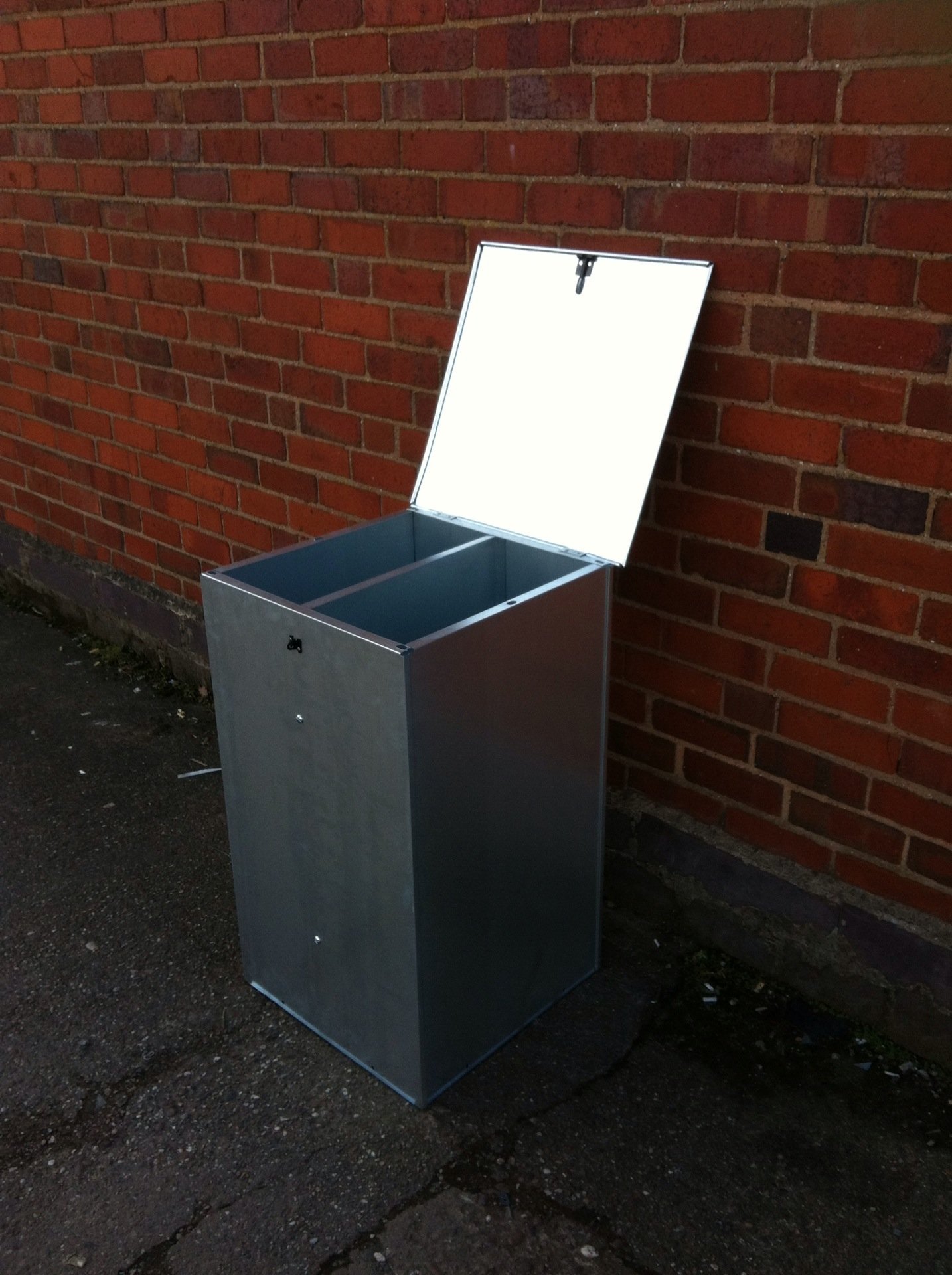 Pet Supplies LARGE GALVANISED FEED BIN WITH TWO COMPARMENTS ASA METAL