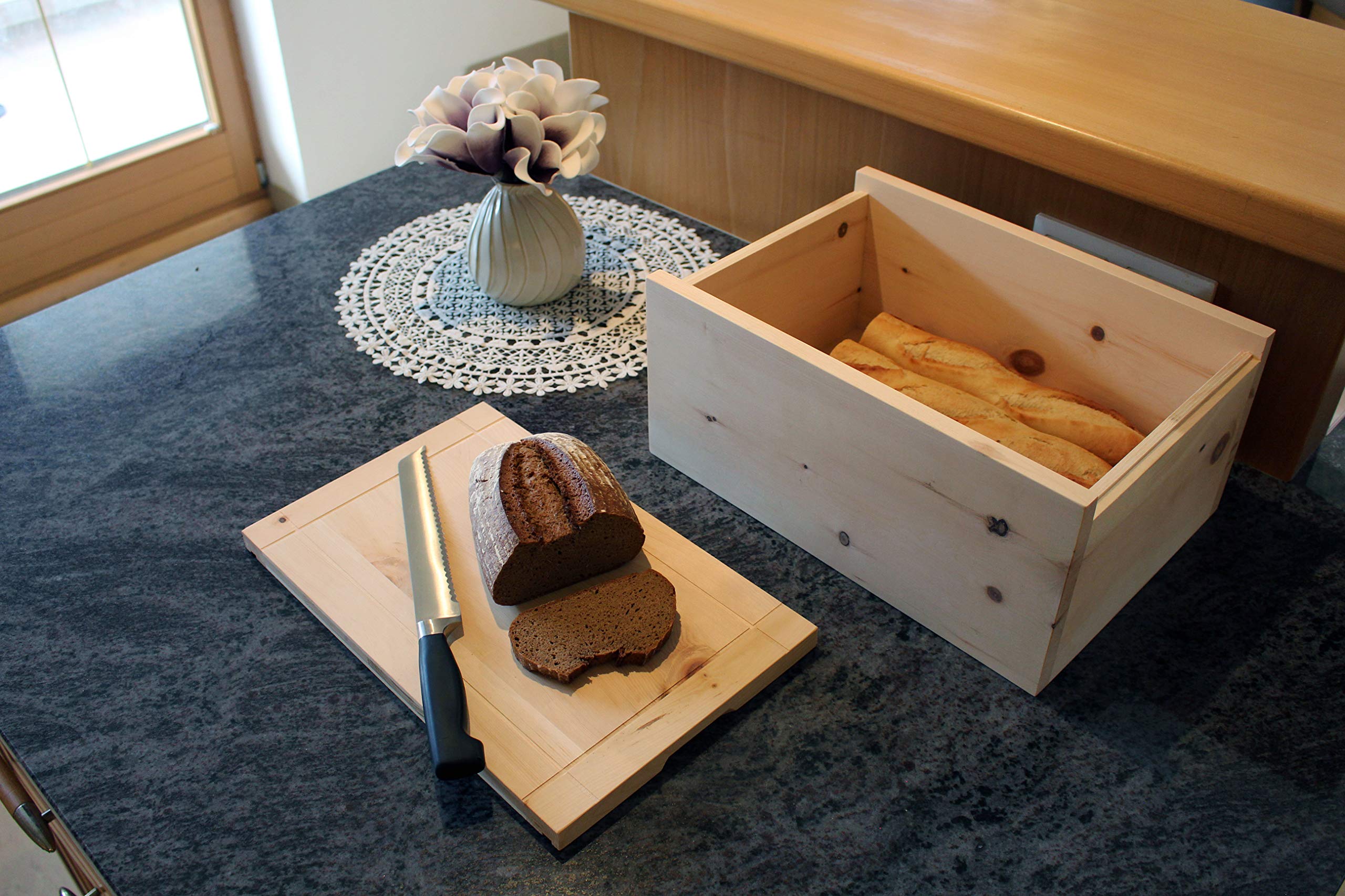 Zirbenbrotbox 35cm x 25cm x 16cm - aus hochwertigem Zirbenholz - handgefertigt in Österreich