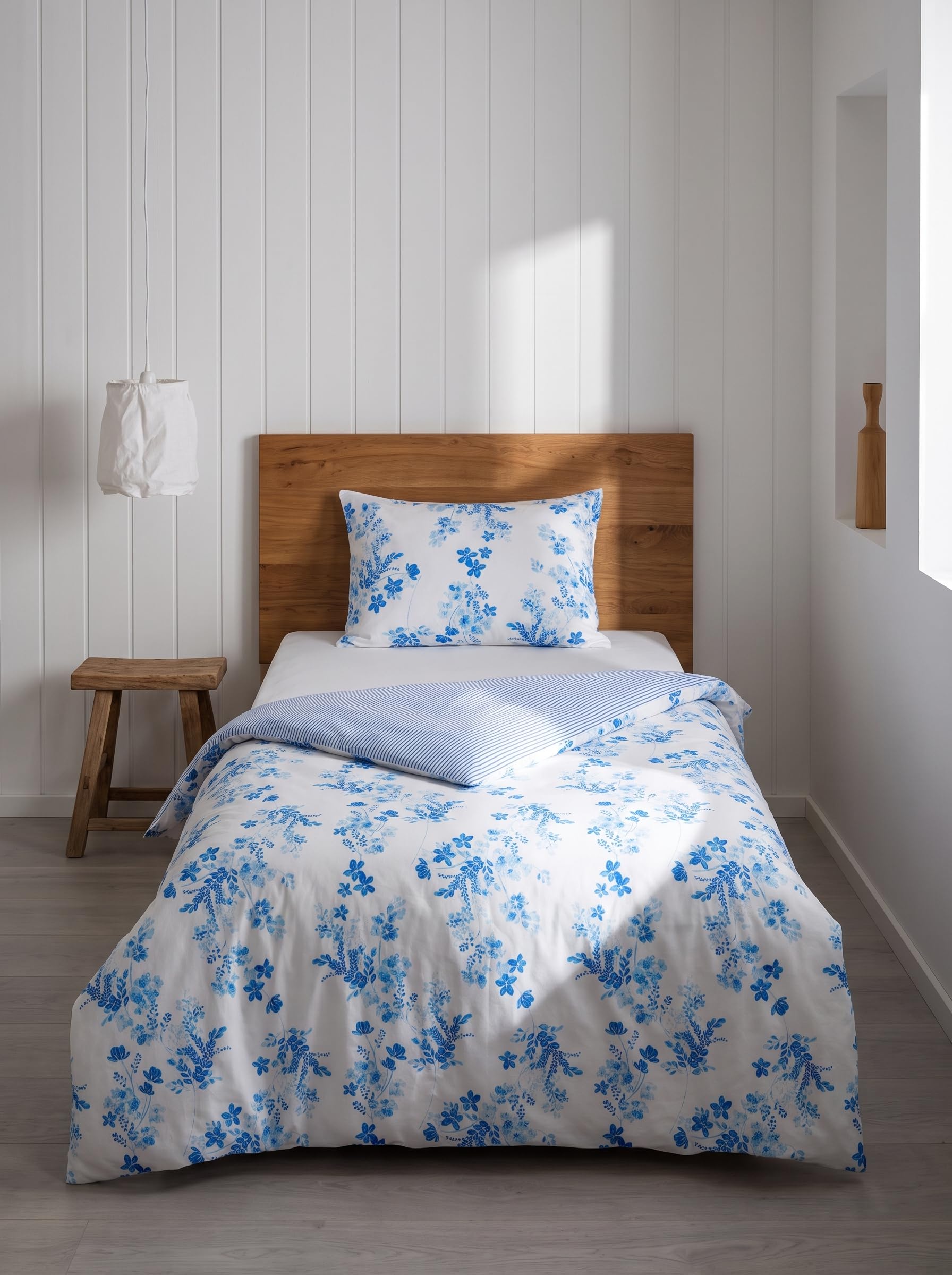 Sommer Bettwäsche Baumwolle 135x200 2 teilig Blau Blumen Gestreift | Leichte Sommerbettwäsche 135x200 aus Baumwolle für Mädchen und Kinder, mit 1 Kissenbezug 80x80. Ganzjährig angenehm.