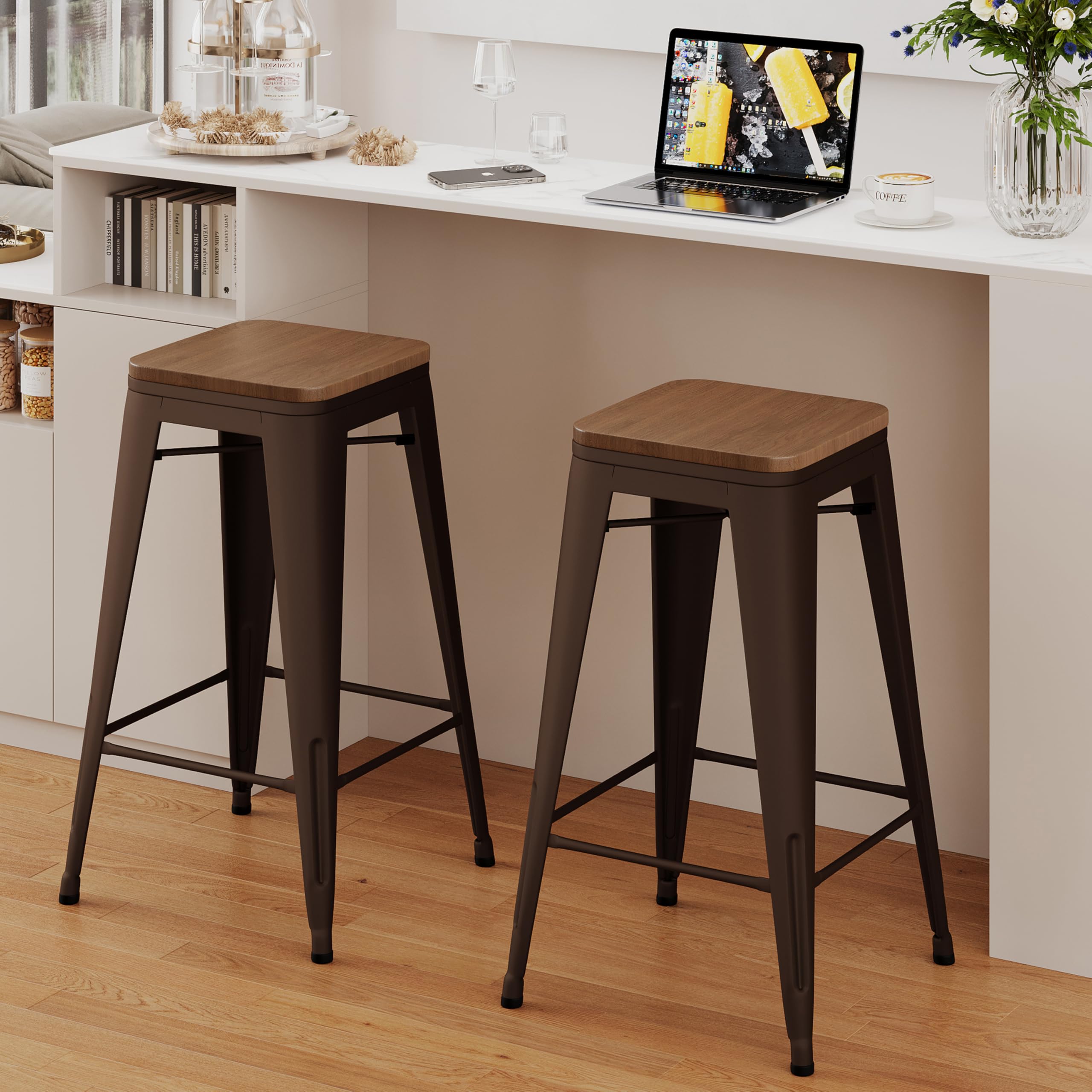 Alunaune Bar Stools