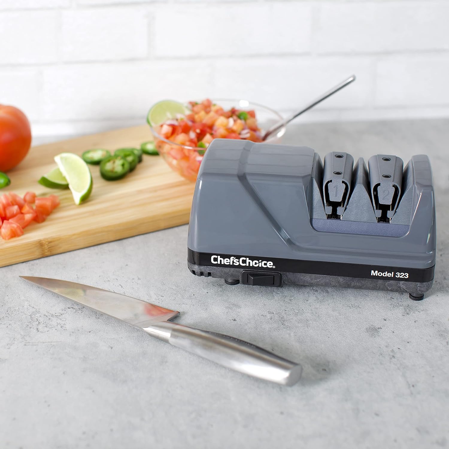 Chef’sChoice 0323000 Commercial Electric Sharpener with Diamond Abrasive Honing for 20 Degree Straight Edge and Serrated Knives, has Precision angle guides, 2 Stage, Gray