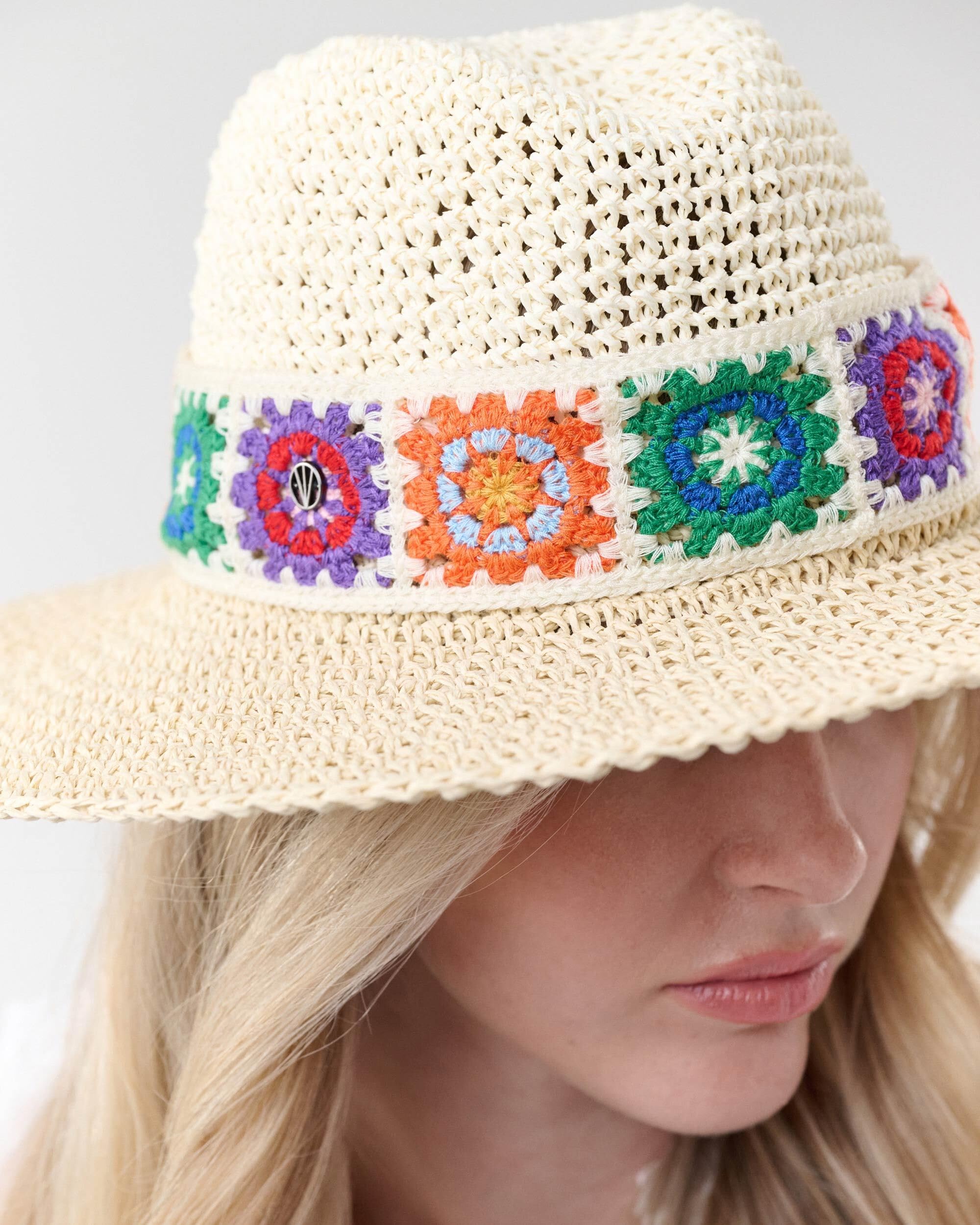 LOEVENICH Damen Fedora Hut gehäkeltes Papier Boho Blumen leicht atmungsaktiv 37 x 11 cm White Pepper