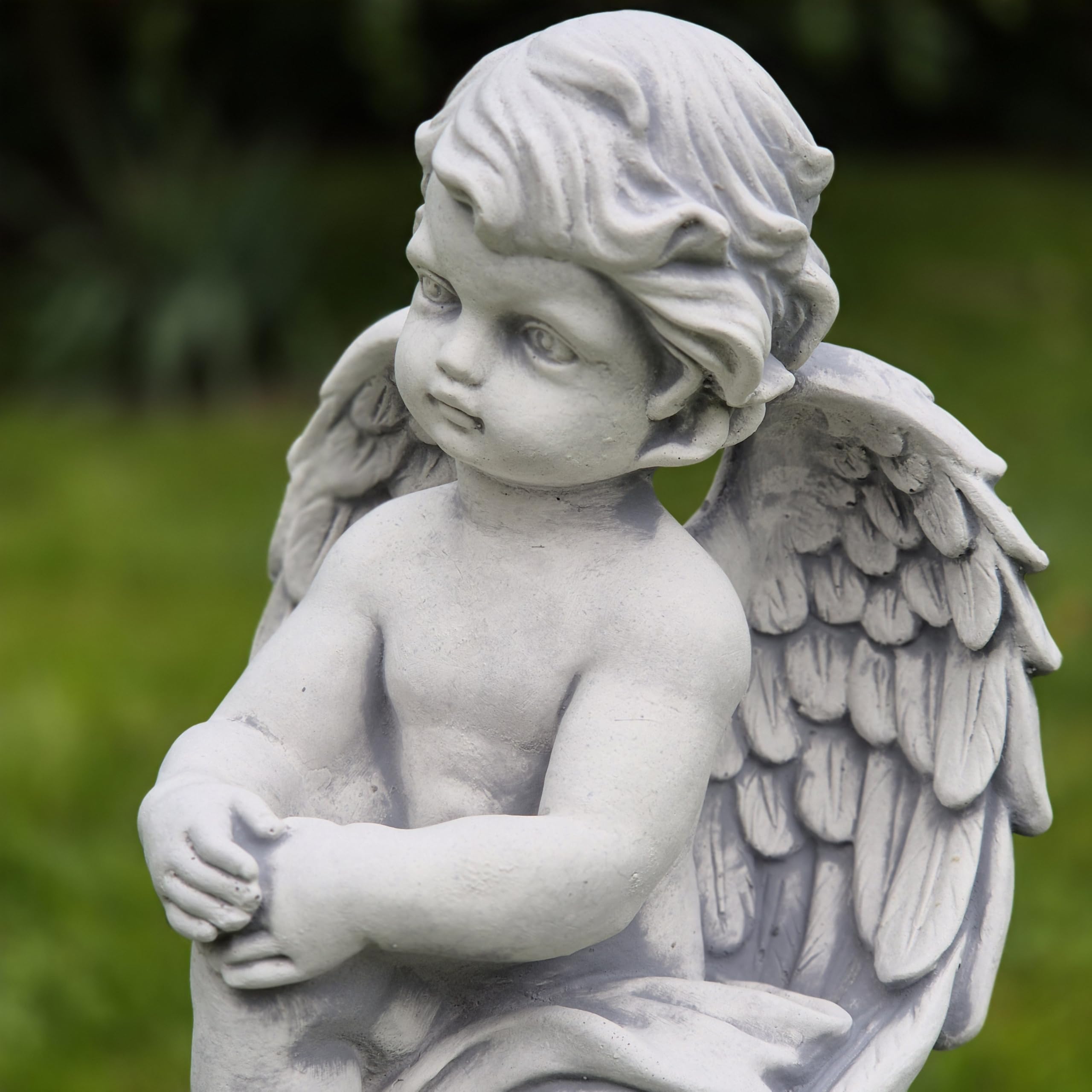 Figurka anioła na kulce – 38 cm, 7 kg – ręcznie malowana w kolorze szarym – z odlewu kamiennego, odporna na warunki atmosferyczne i mróz – dekoracja ogrodowa, anioł, figurka anioła na zewnątrz