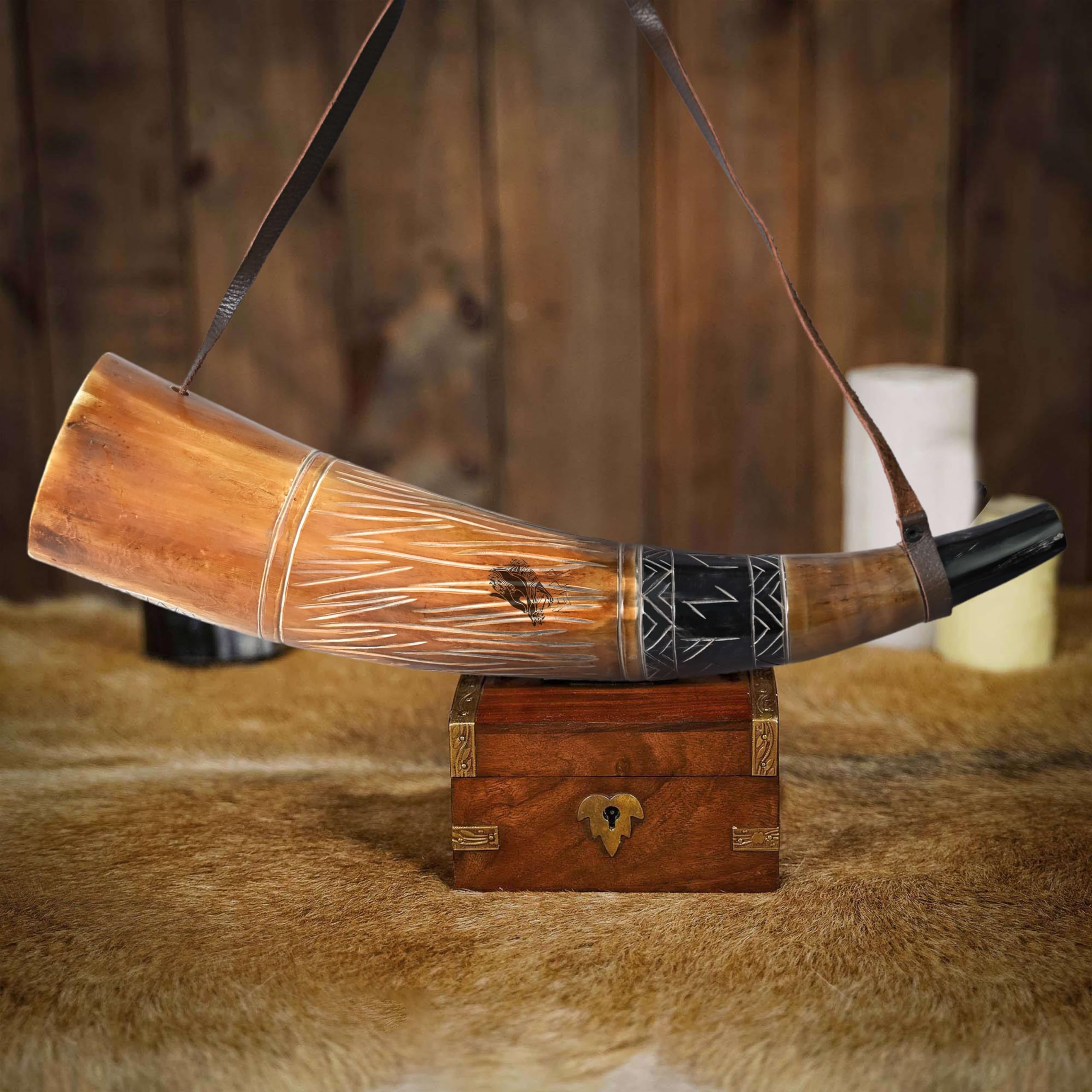 FENRIR Wikinger-Kriegshorn, 45,7 cm, echtes Ochsen-Blashorn, Schlachttrompete mit Lederband, Jarl & Kompass Finish, FNR_27