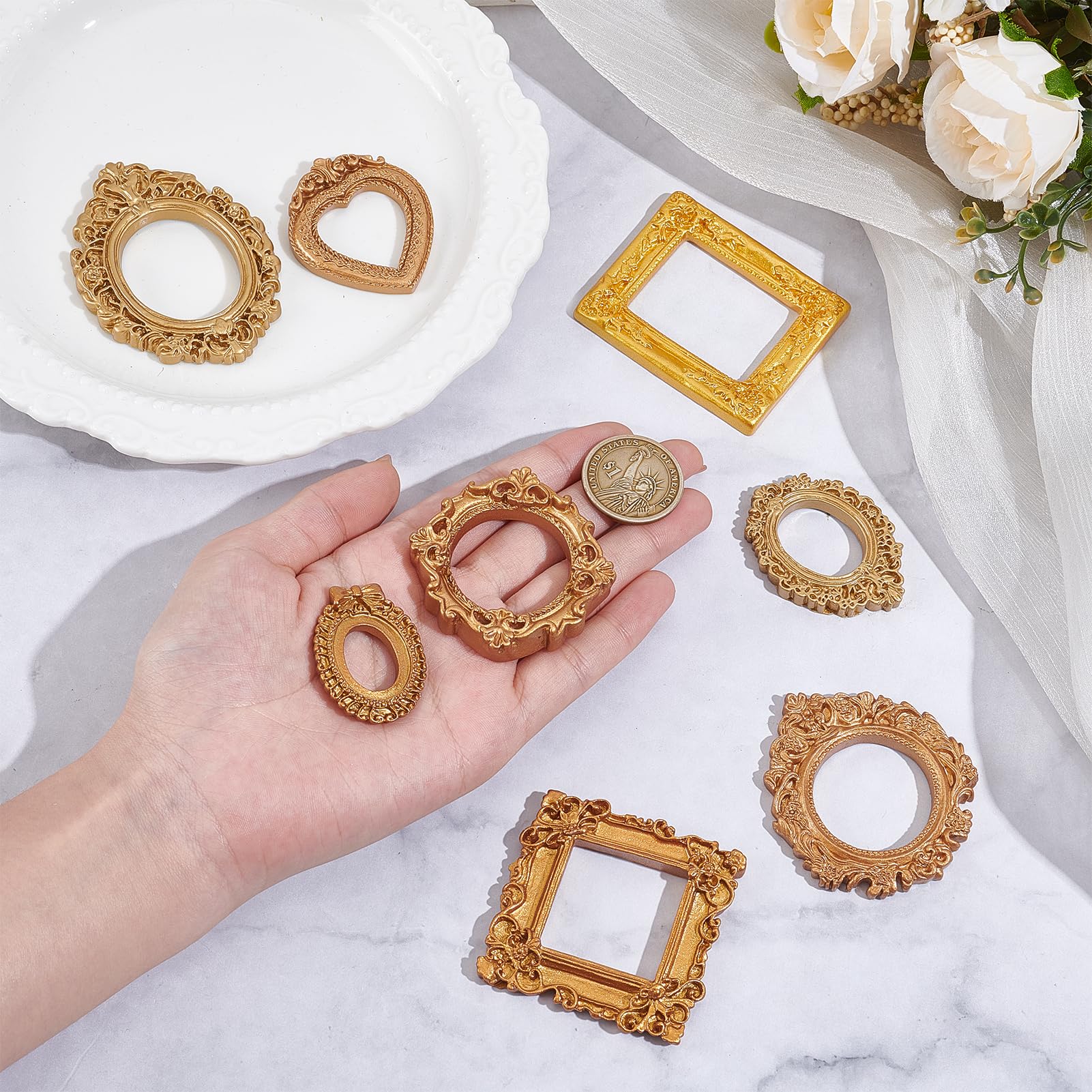 NICENEEDED 8 Mini Cornici Dorate Vintage In Resina – Piccole Cornici Da Tavolo Con Supporto Per Foto, Matrimoni E Casa
