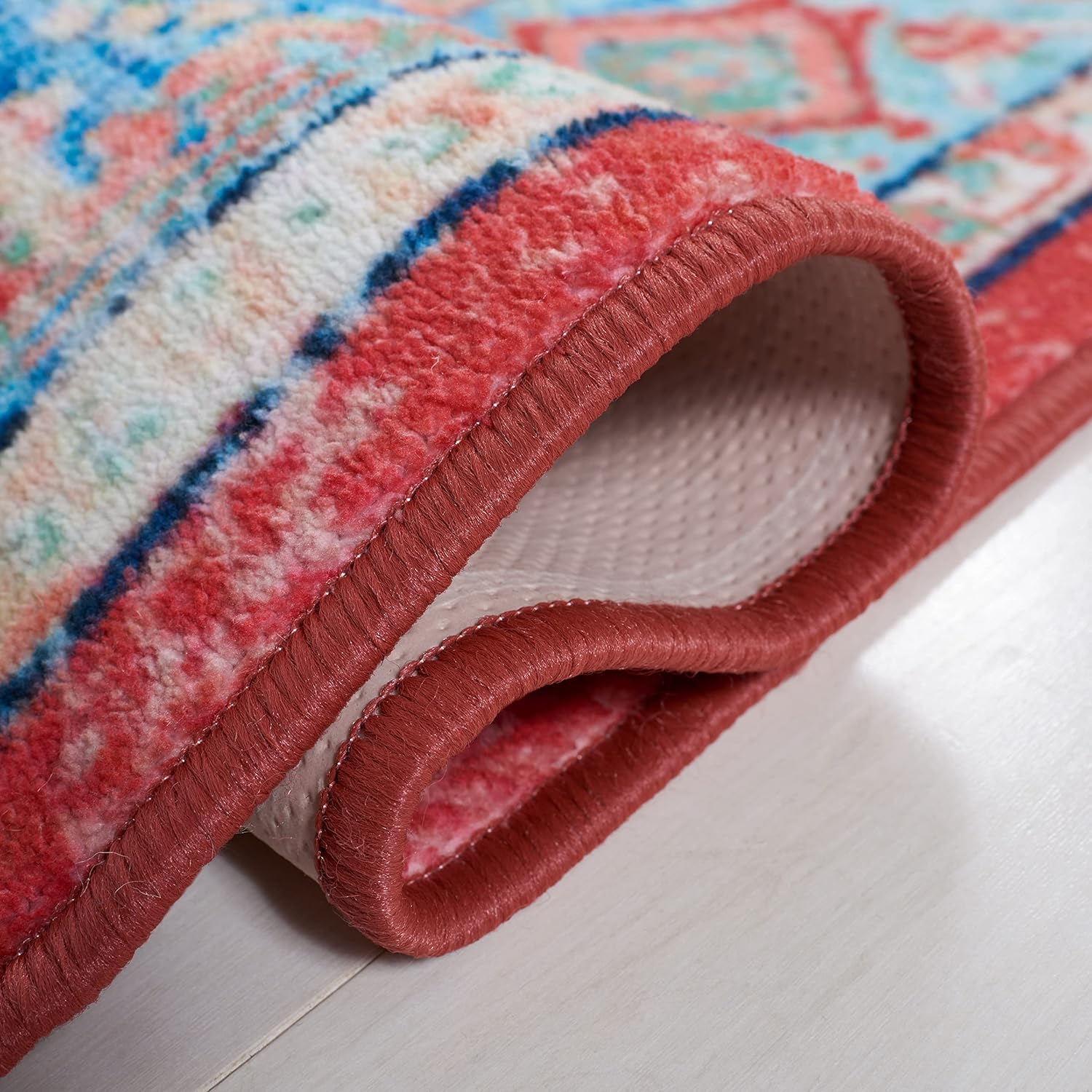 SAFAVIEH Washable Rug Riviera Collection - 6'7" Round, Light Blue & Red, Slip Resistant & Easy to Clean, Ideal for Living Room, Bedroom, Office, Kids Playroom, Dining Space (RIV182J)