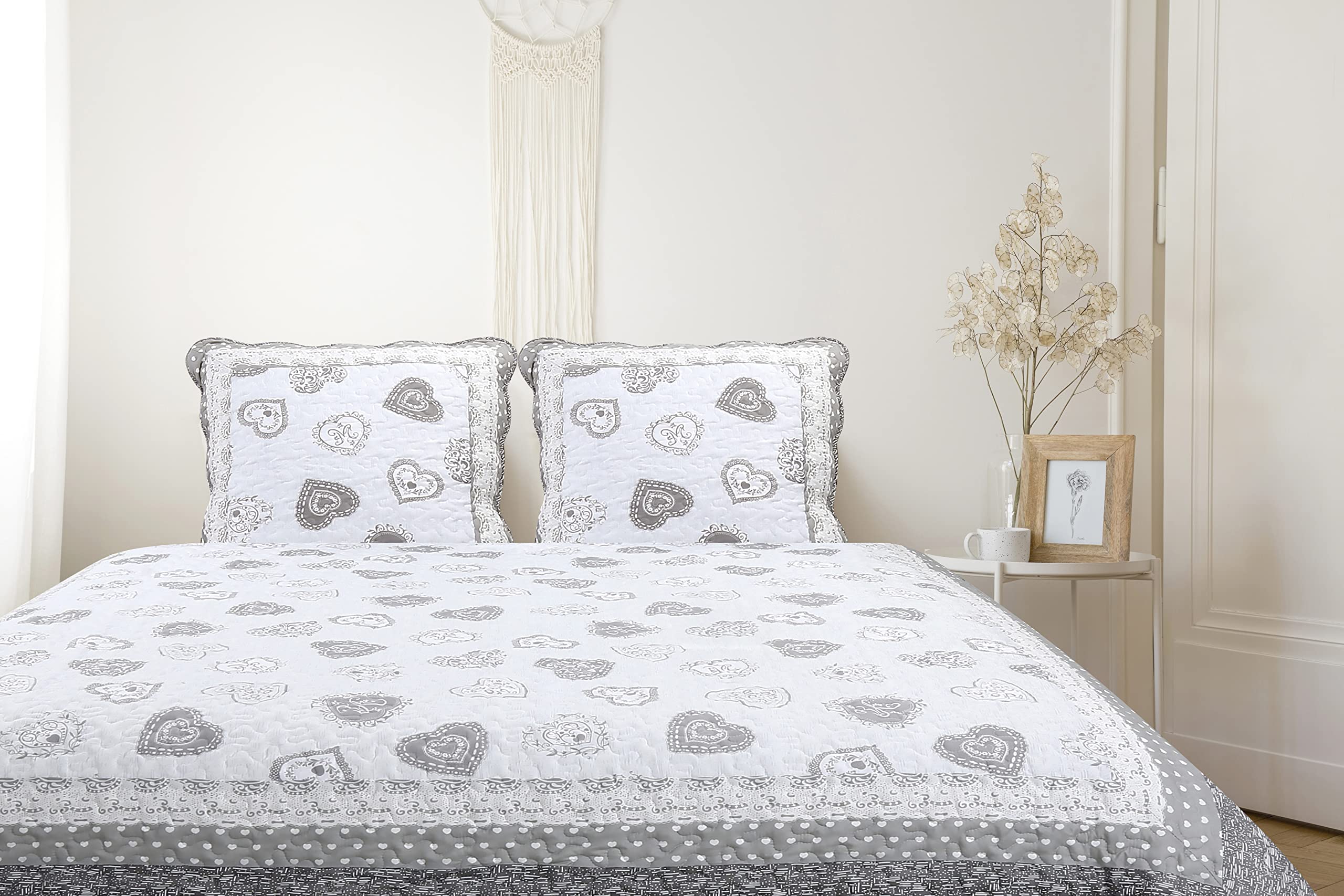 Frenchy Gris 230x250 cm avec 2 Taies d'oreiller 65x65 cm, Couvre-lit Matelassé 2 Personnes, Dessus de lit Coeur