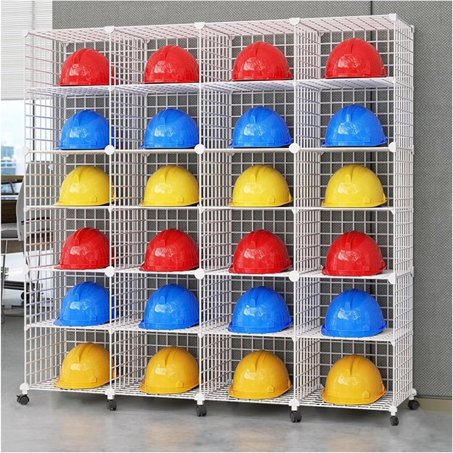Estante para cascos ajustable con ruedas para el orden eficiente en obras y talleres