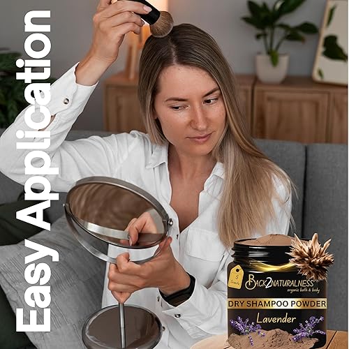 Miniatura 2 de Champú en polvo seco 100% orgánico  Polvo voluminizador  Tamaño de viaje  4 onzas  Lavanda  Absorbe aceite, suciedad y olores  Champú seco para
