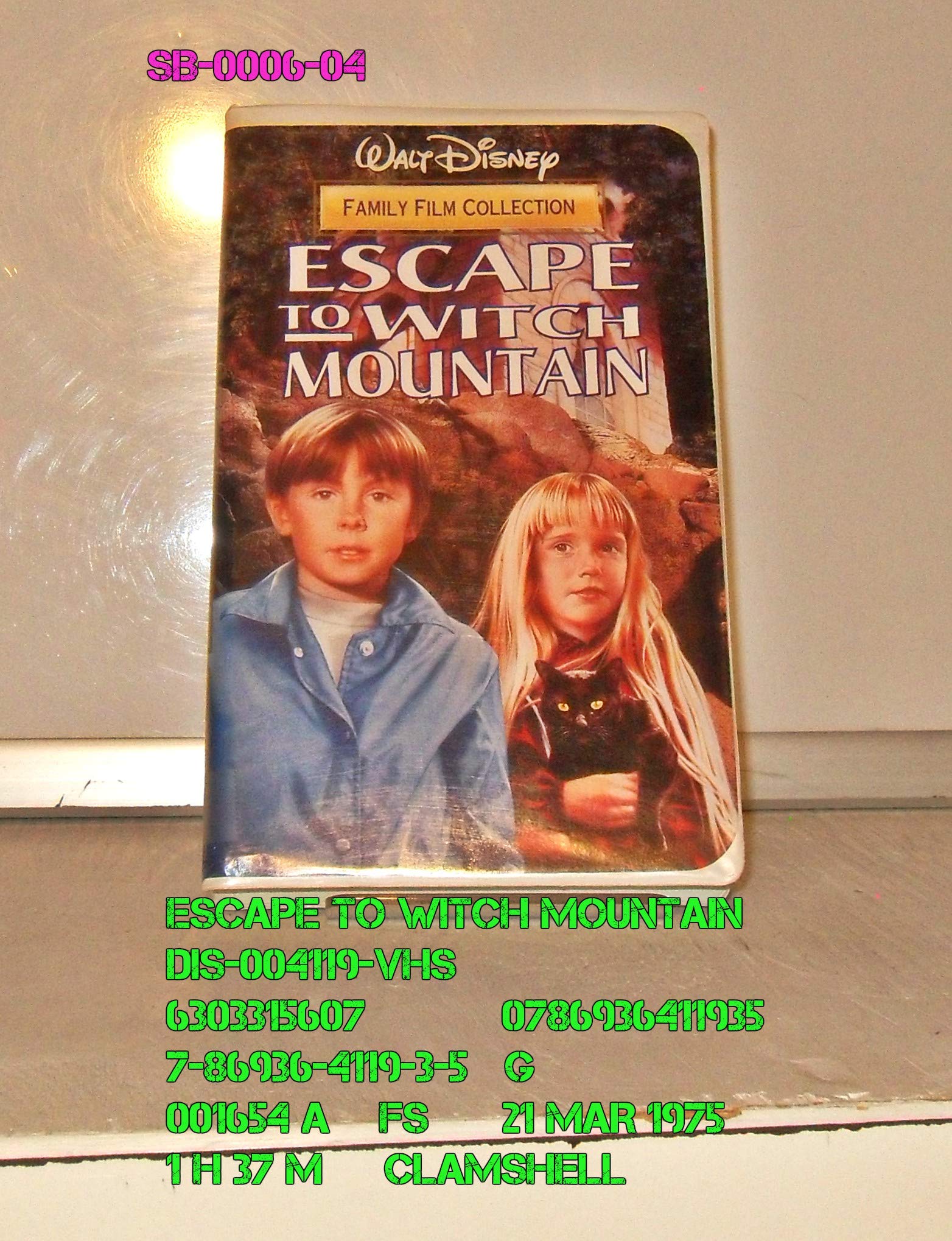 Escape to Witch Mountain VHS recupera el formato fisico original norteamericano