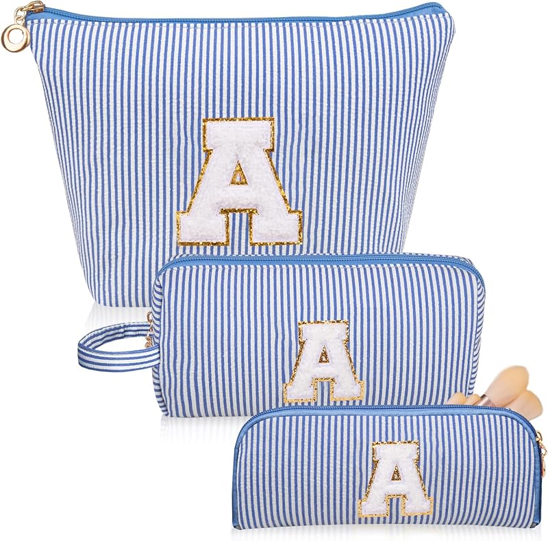 Conjunto com 3 necessaires Junesters listradas com iniciais bordadas, azulA, GS-E01
