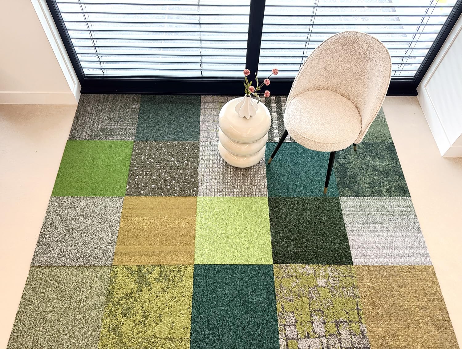 Teppichfliesen Shades of. by Interface | Selbstliegend Teppichboden | 50x50 cm | Pro Karton 16 Stück = 4m2 (Green)