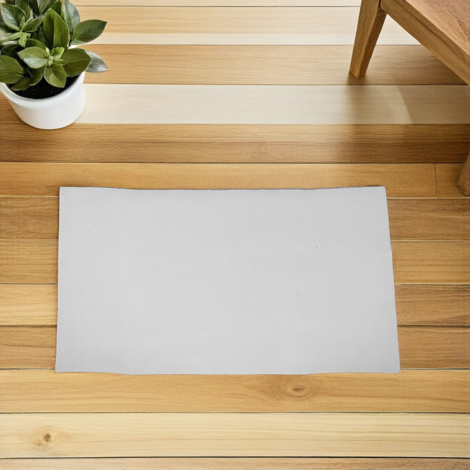 Toyvian Protector de Tabla de Planchar Blanco de 1.3 X 0.7 M Esponja Perforada de 1 Cm para Cuidado Suave de Prendas y Protección Antideslizante en Lavandería
