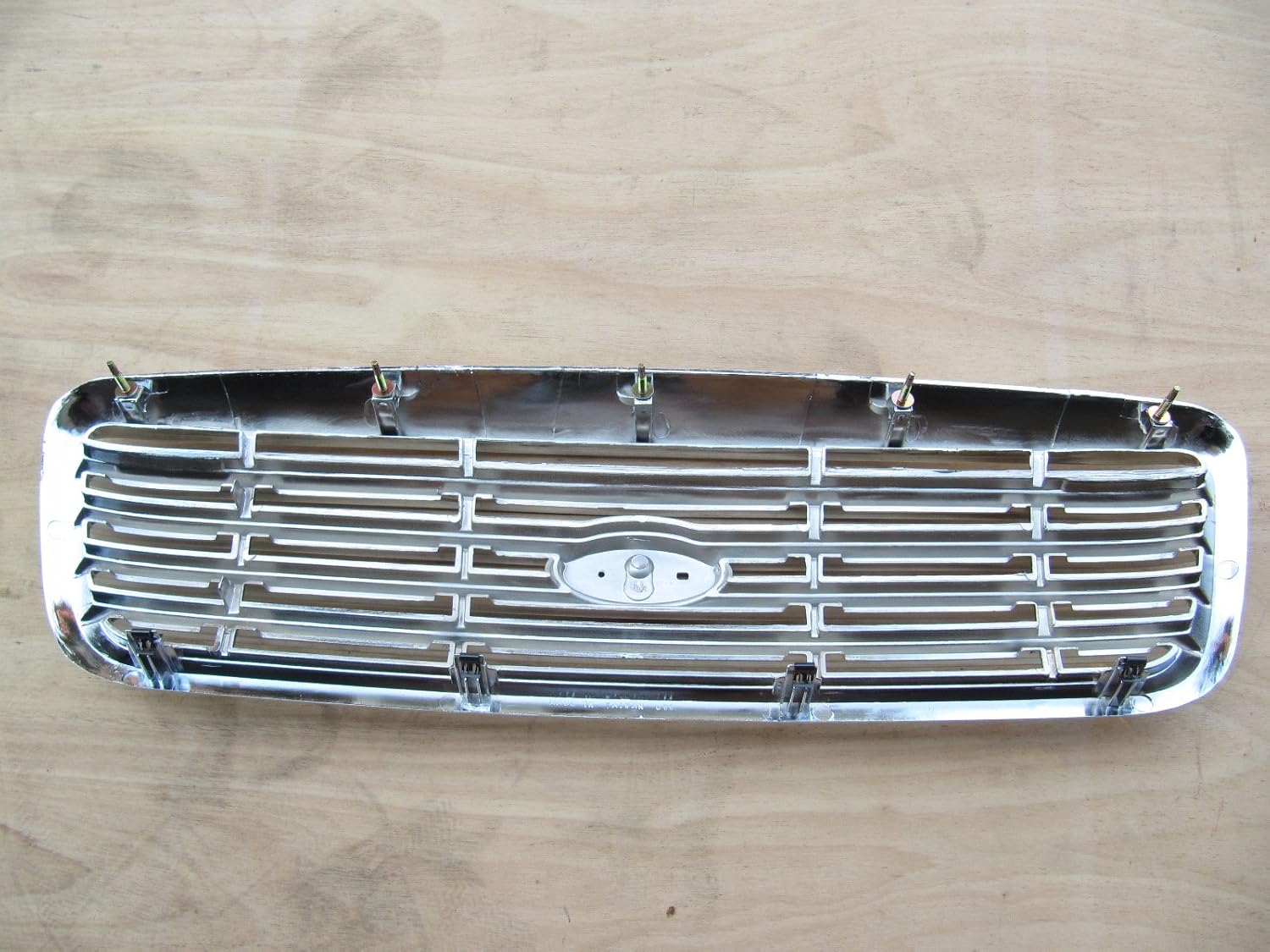 Sheng Yi Fully Chrome Grille for Ford Crown Victoria 1998-2011 6W7Z-8200AA FO1200379 with Clips