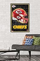 Vista 2 de NFL Kansas City Chiefs - Póster de pared con casco neón 23, 34 pulgadas de largo x 22.4 pulgadas de ancho, versión sin marco
