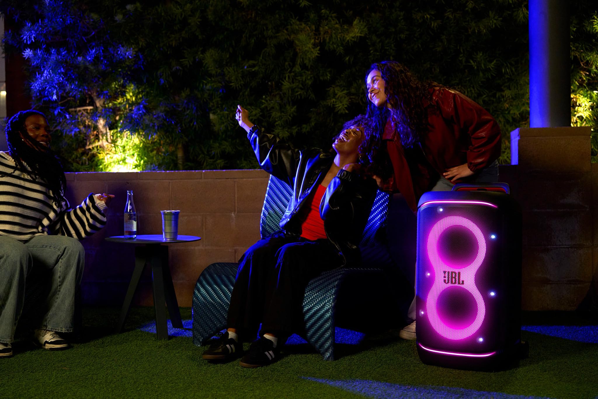 JBL Partybox 520, Speaker Wireless Bluetooth, 15 Ore di Autonomia, Design Portatile, Splashproof IPX4, Suono JBL Pro con AI Sound Boost, Connessione Multi-Speaker Auracast e Ingresso Mic, Nero
