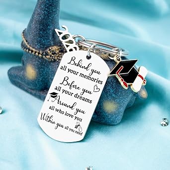 Aisity 2026 Graduation Gifts for Her Him Class Of 2026 Graduation Keychain for University College Middle High School Graduate 2026 Souvenir for Senior Masters Degree Student