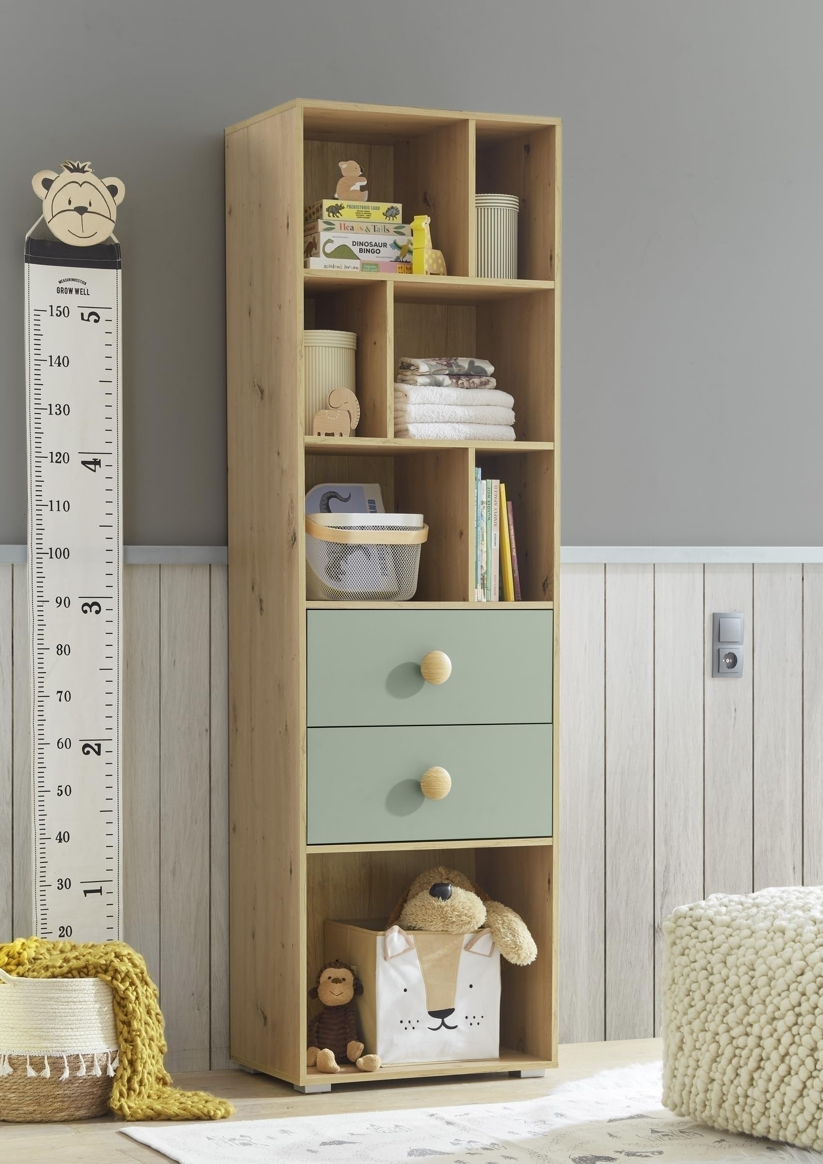 Babyzimmer-Komplettset >Birta< Kleiderschrank 153,8x200x58,2cm, Babybett 78x90x143cm, Wickelkommode 120x99,3x77,6cm, Wandboard 120x30x25,5cm, Regal 60x200x38,2cm, Artisan Eiche Dekor / Salbei.