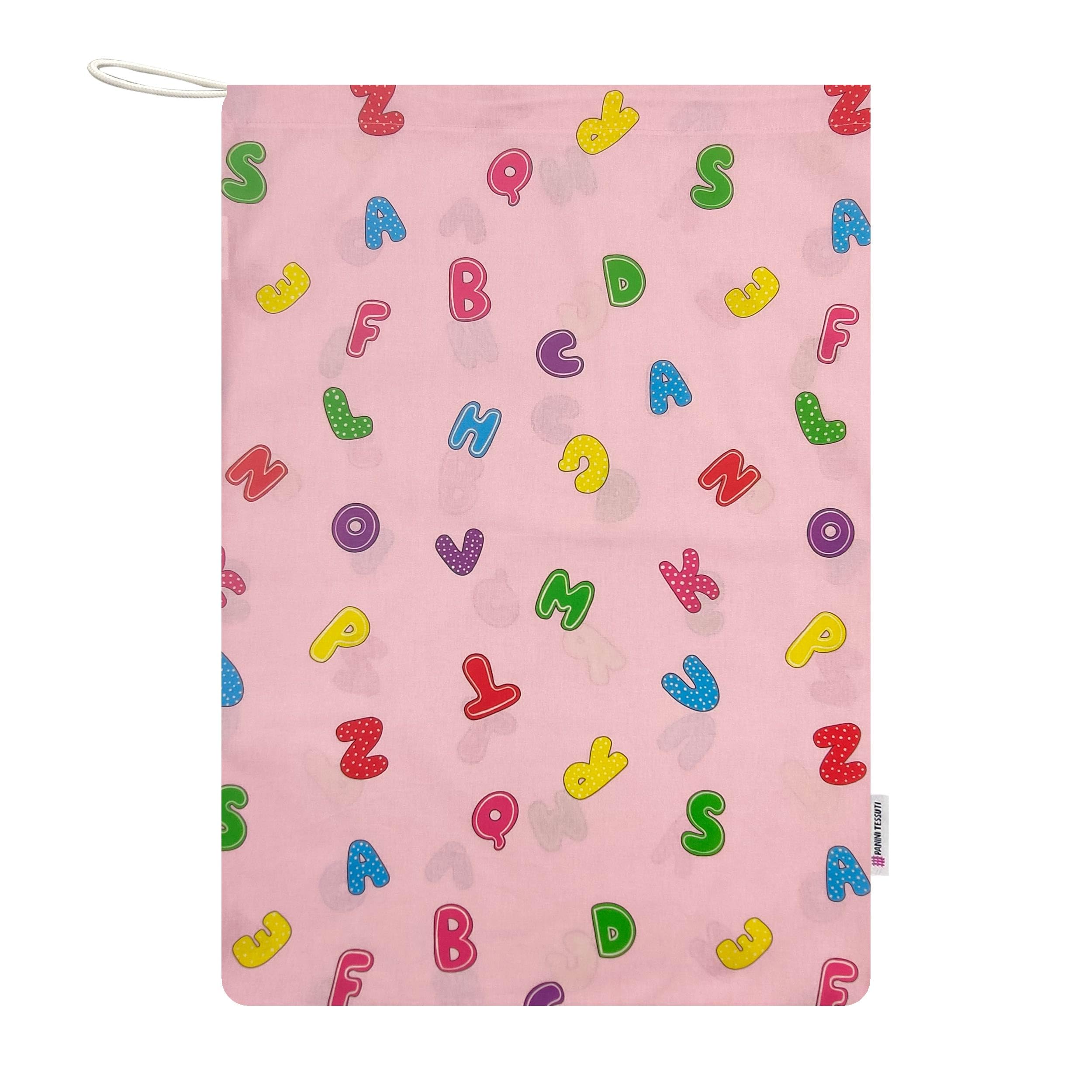 Panini Tessuti Ensemble de puériculture, Sac de Couchage et Pochette pour bébés de 2 à 6 Ans - Tissu matelassé 100% Coton - Made in Italy (Lettres Roses Ensemble de puériculture)