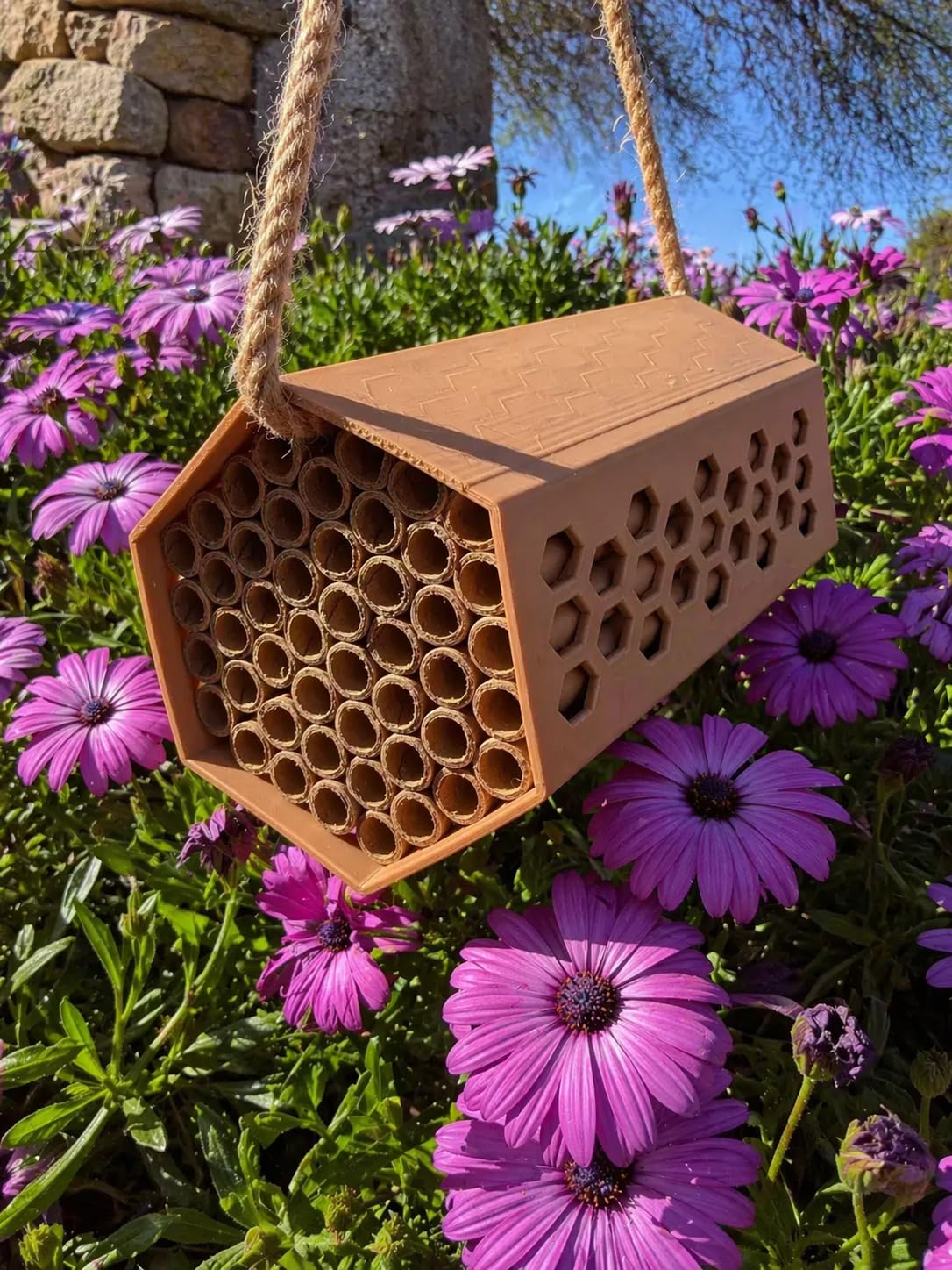Bee House for Garden, Honeycomb Pollinator Hotel with Natural, Mason Bee Habitat, Decorative Outdoor Bee House for Garden & Yard (Green)