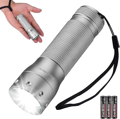 Miniatura 10 de EverBrite Mini Linterna, Luz LED con Zoom, 3 Modos, 3 Pilas AAA Incluidas, Linterna de Mano Pequeña para Camping, Emergencia, Hogar – Negro, Regalos