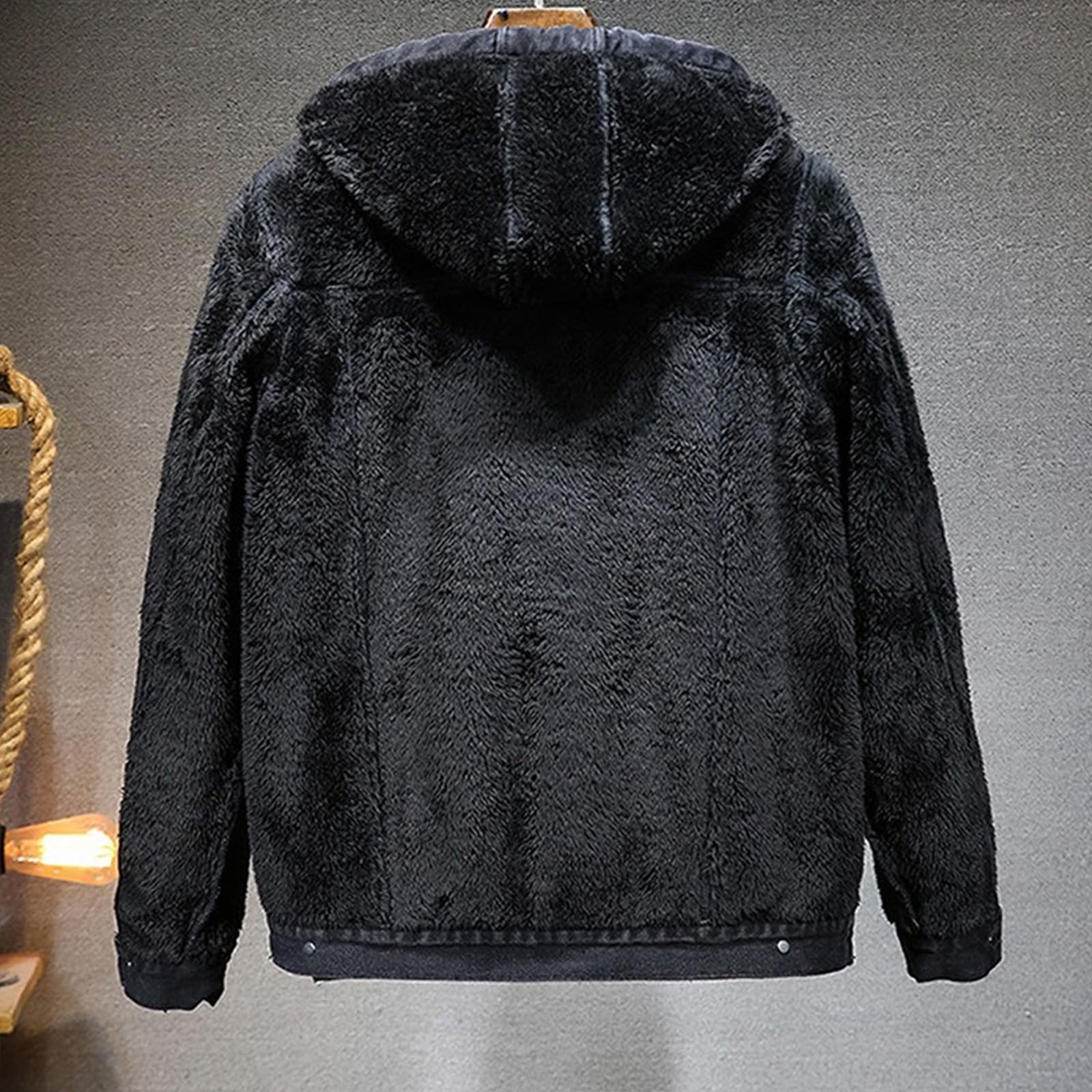 Chaqueta vaquera estilo camionero con capucha desmontable para hombre, forrada con borreguillo sintético y forro polar. Colección de moda 2025.