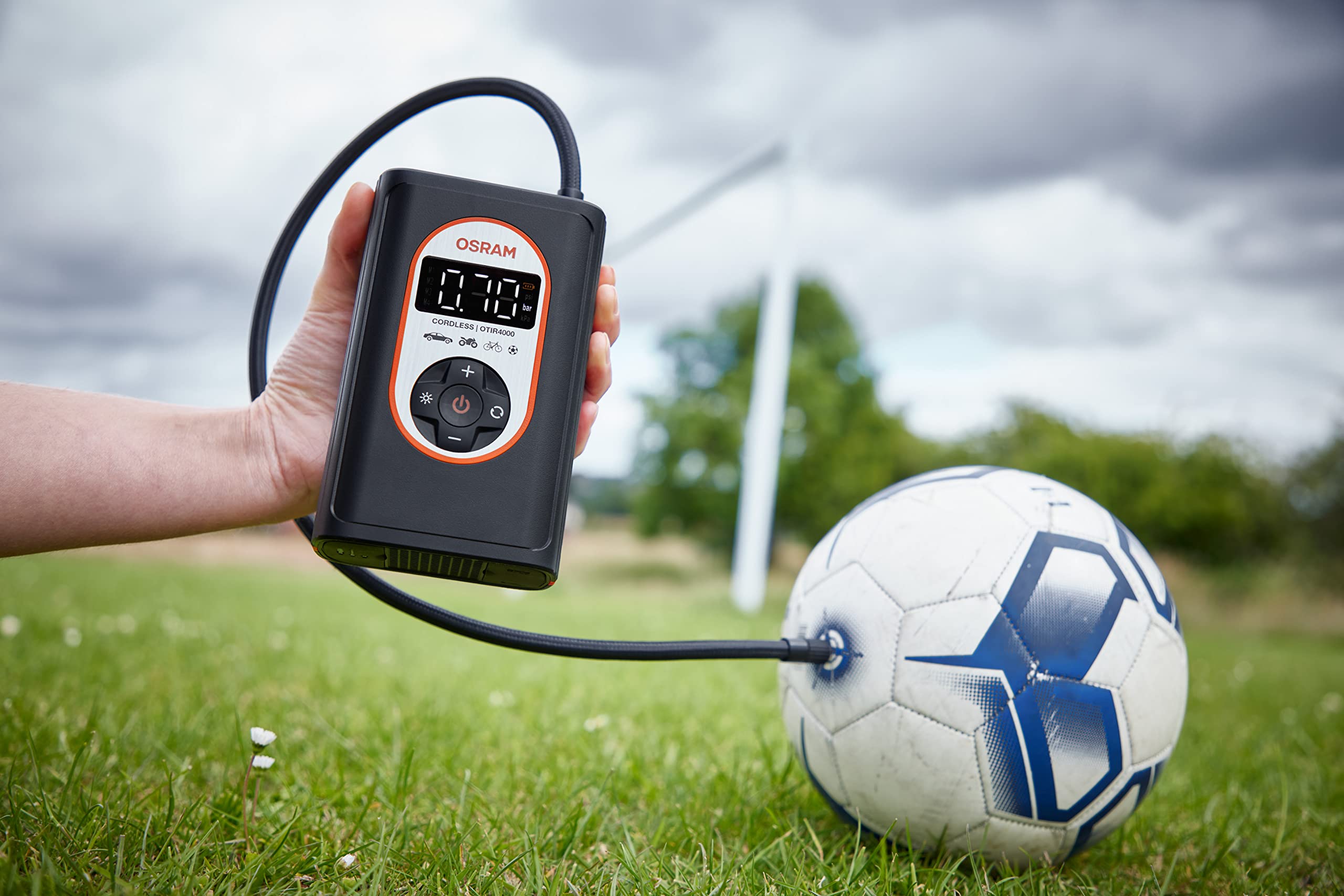 OSRAM TYREinflate 4000 Gonfleur de Pneu sans Fil Rechargeable Compresseur d'air numérique programmable avec arrêt Automatique et gonflage des pneus à lumière LED en 3,5 Minutes | d'air numérique programmable avec arrêt Automatique et gonflage des pneus à