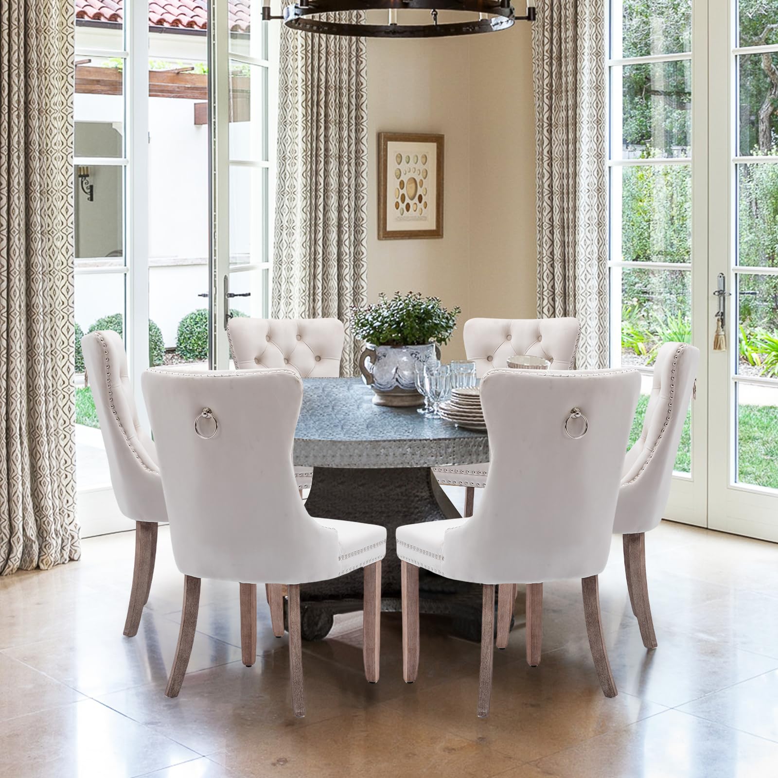 Sillas Comedor Terciopelo Beige, Patas Madera Natural, Juego 6 | Terciopelo tapizado Beige, patas madera natural. Comedor, cocina, sala. Tachuelas y anilla metálica. Sillas de comedor.