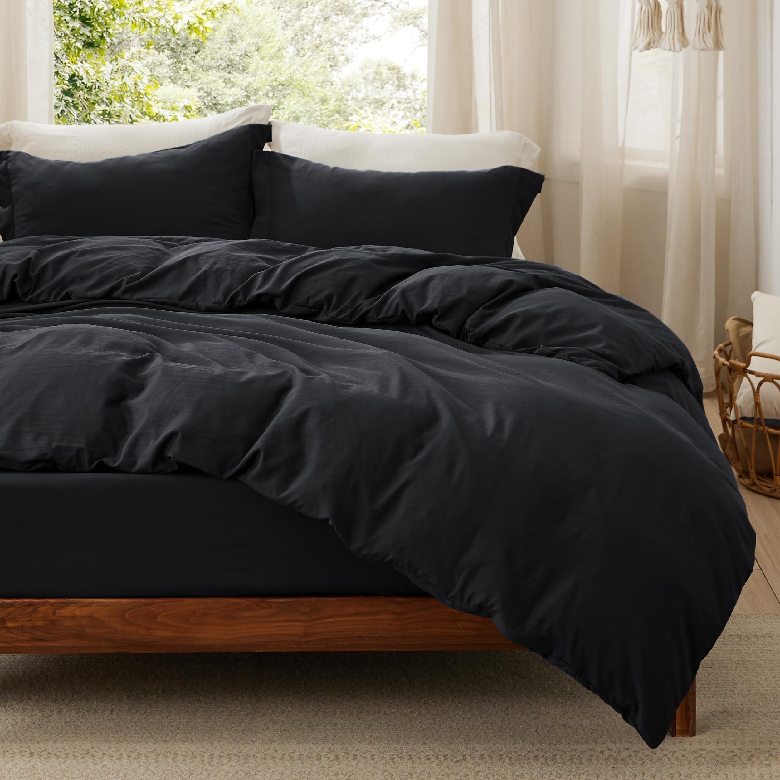 Bedsure Duvet Cover King Size with Fitted Sheet - 4 Pieces Prewashed Polyester Extra Soft Bedding Set, Includes 1 Duvet Cover 104x90 Inches with Zipper Closure, 2 Pillow Shams, 1 Fitted Sheet, Black