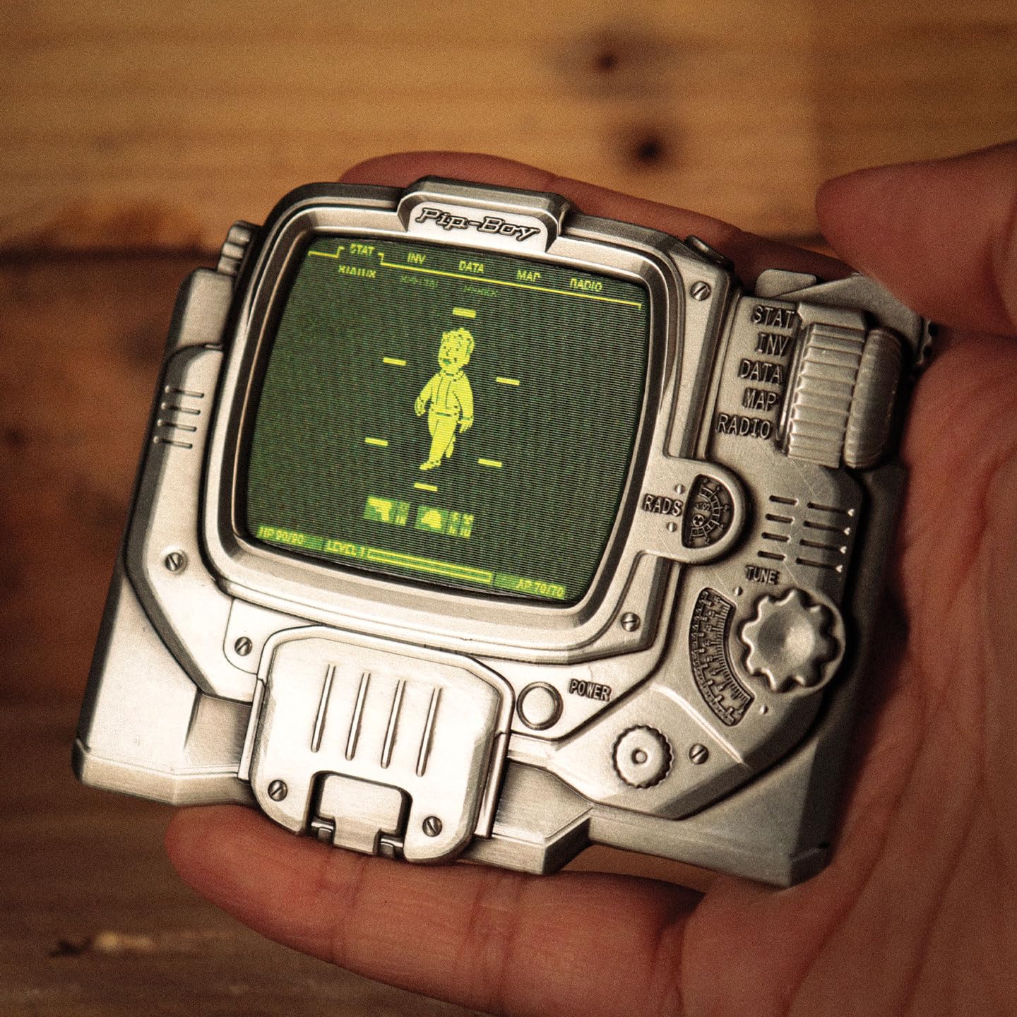 FaNaTtik Fallout Pip-Boy Limitowana edycja soczewkowa sztabka – specjalny numerowany metalowy przedmiot kolekcjonerski Vault-Tec – oficjalnie licencjonowany (5000 na całym świecie)