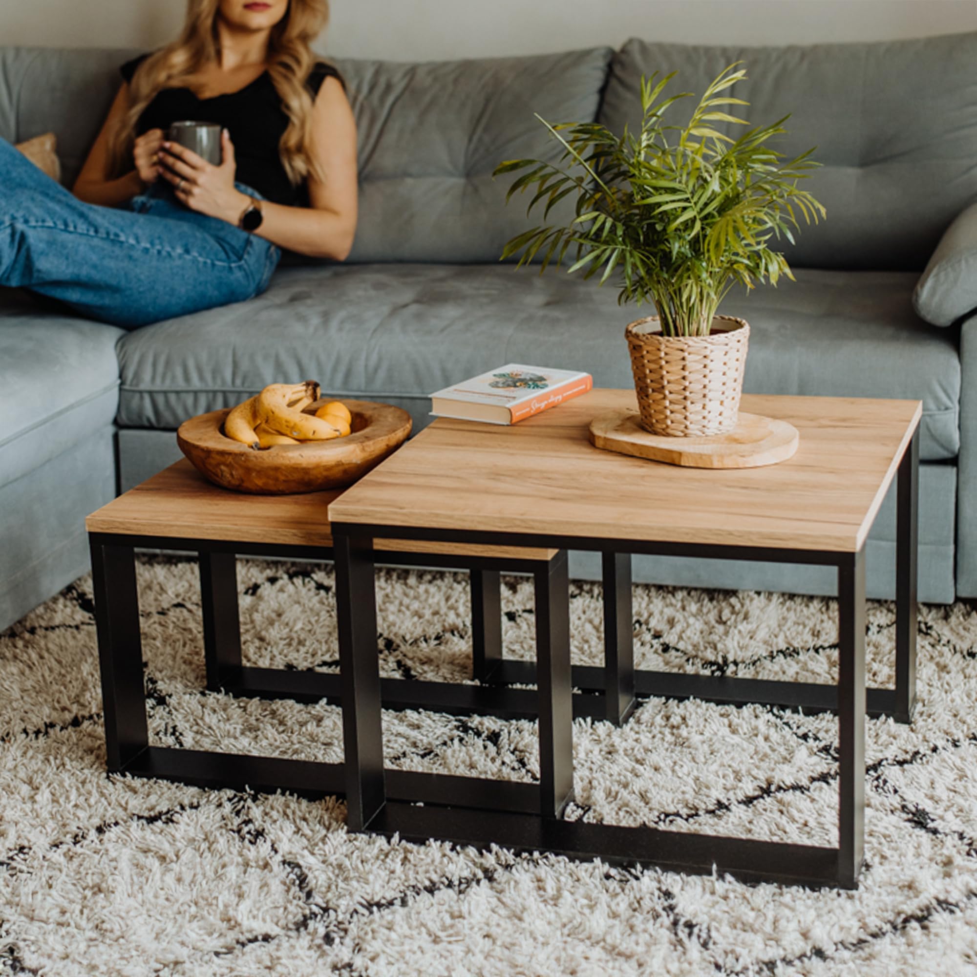 LEHMANN Wohnzimmertisch Holz, Couchtisch 2er Set in 2 Größen, Beistelltisch Holz, Wohnzimmer Tisch für Couch mit Schwarzem Gestell und Holzplatte, beistelltische fürs Wohnzimmer Set, Simple modern