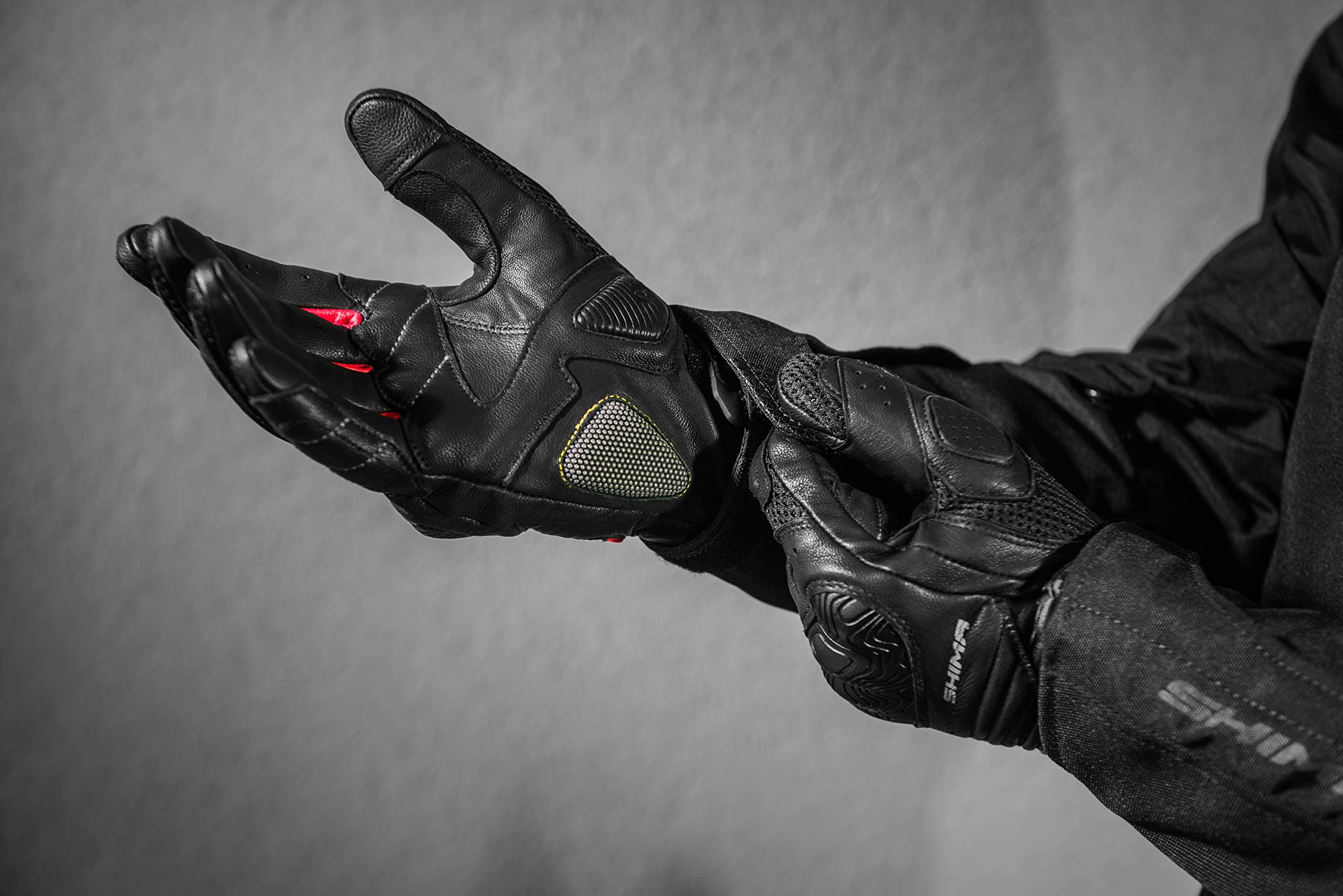 SHIMA RUSH GLOVES MEN BLACK, skórzane krótkie rękawice motocyklowe z ochraniaczami (czarne, M)