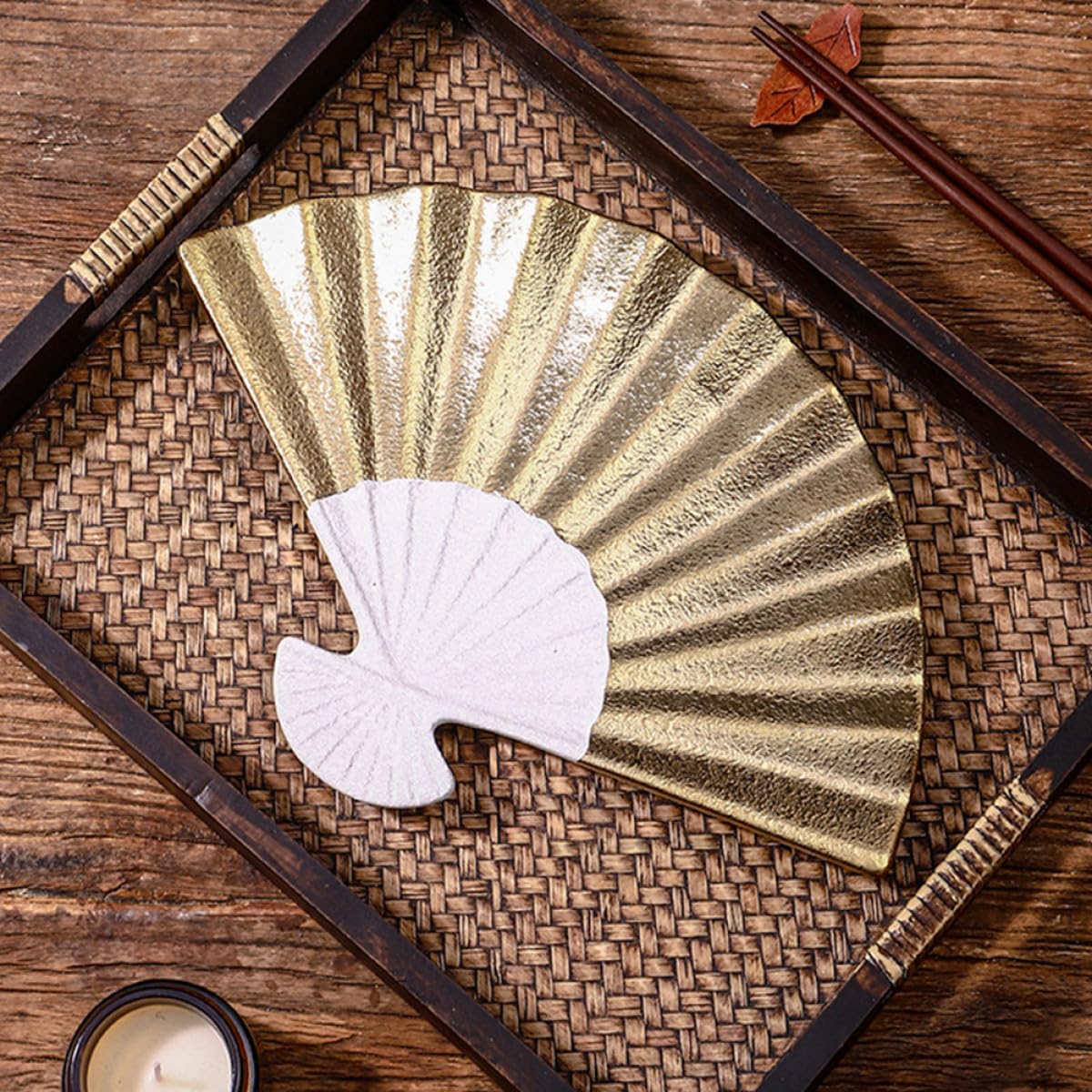 Assiette de Service à Sushi en Céramique Forme Éventail, Design Japonerie Élégant, Facile à Nettoyer, Usage Longue Durée pour Hôtels et Restaurants