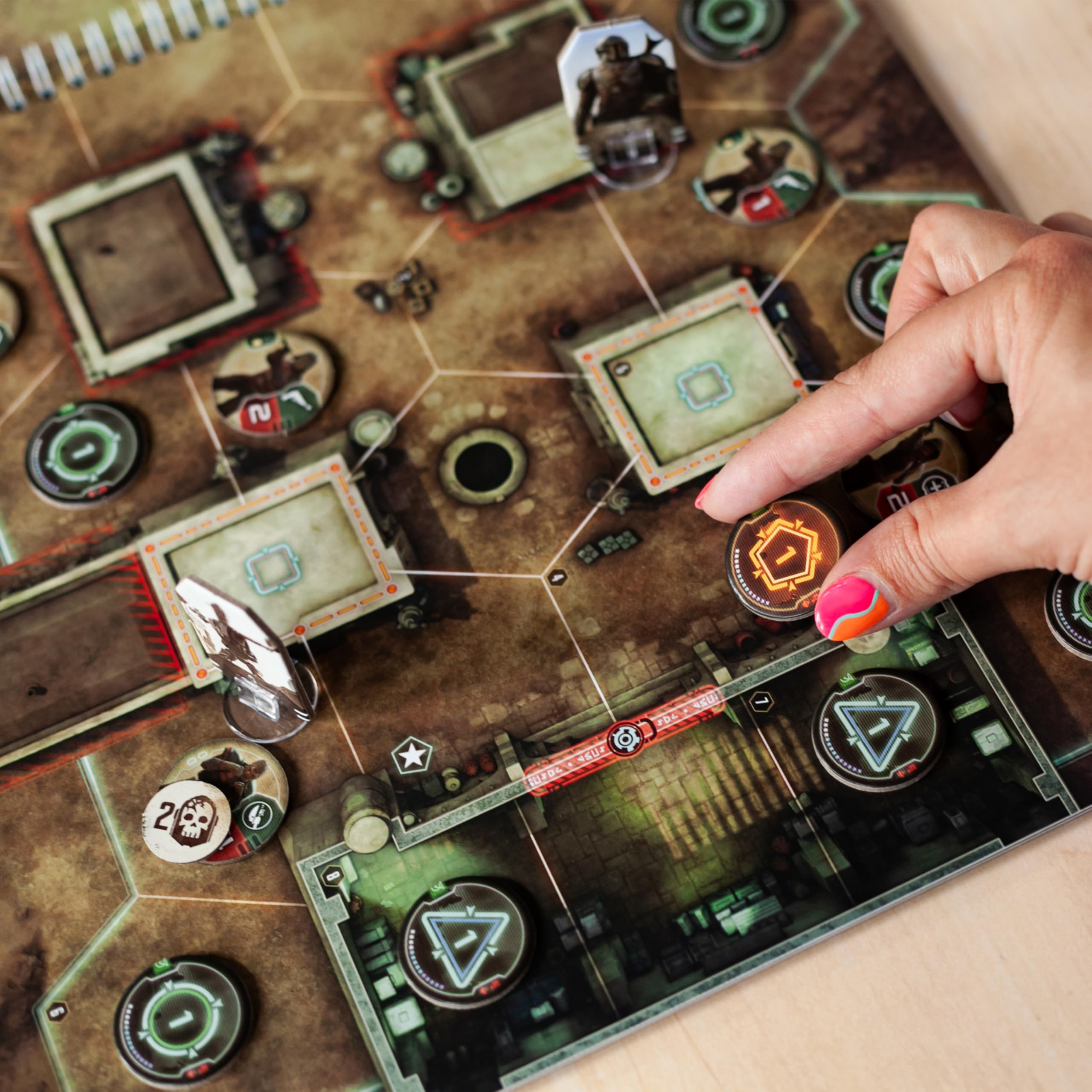 Asmodee – THE MANDALORIAN ADVENTURES – Diventate gli Eroi Completando Tutte le Missioni – Gioco da Tavolo Collaborativo Strategico – Idea Regalo Star Wars – 1-4 Giocatori – 12+ Anni – Ed. in Italiano