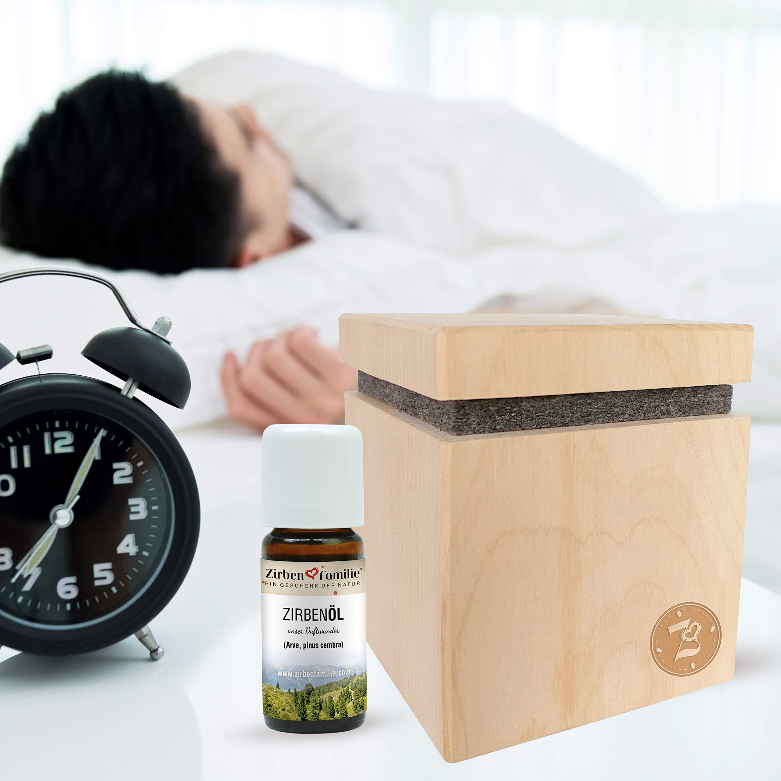 Zirben Familie® Original ZirbenWürfel PREMIUM Edition | Natürlicher Aroma Diffuser aus Zirbe | Duftwürfel mit ZirbenÖl 10ml | Flasche von unten einschraubbar | einzigartiger Zirbenduft