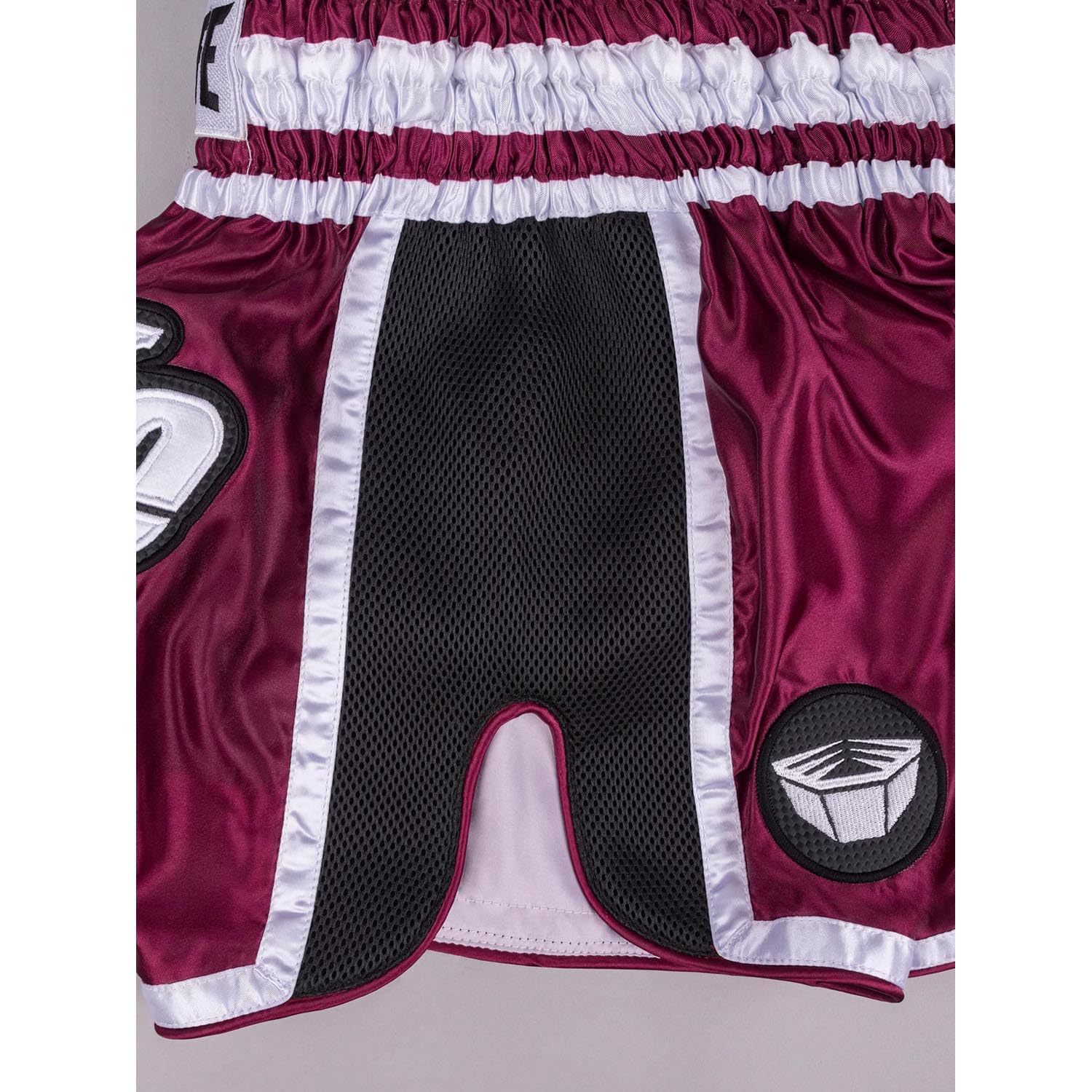 Muay Thai Shorts, Represent, Rot-schwarz, Kickboxhose für Training & Wettkampf, Thaibox Shorts Satin, Atmungsaktiv, Langlebig, Kampfsporthose für MMA, K1, Boxen, Thai Boxen