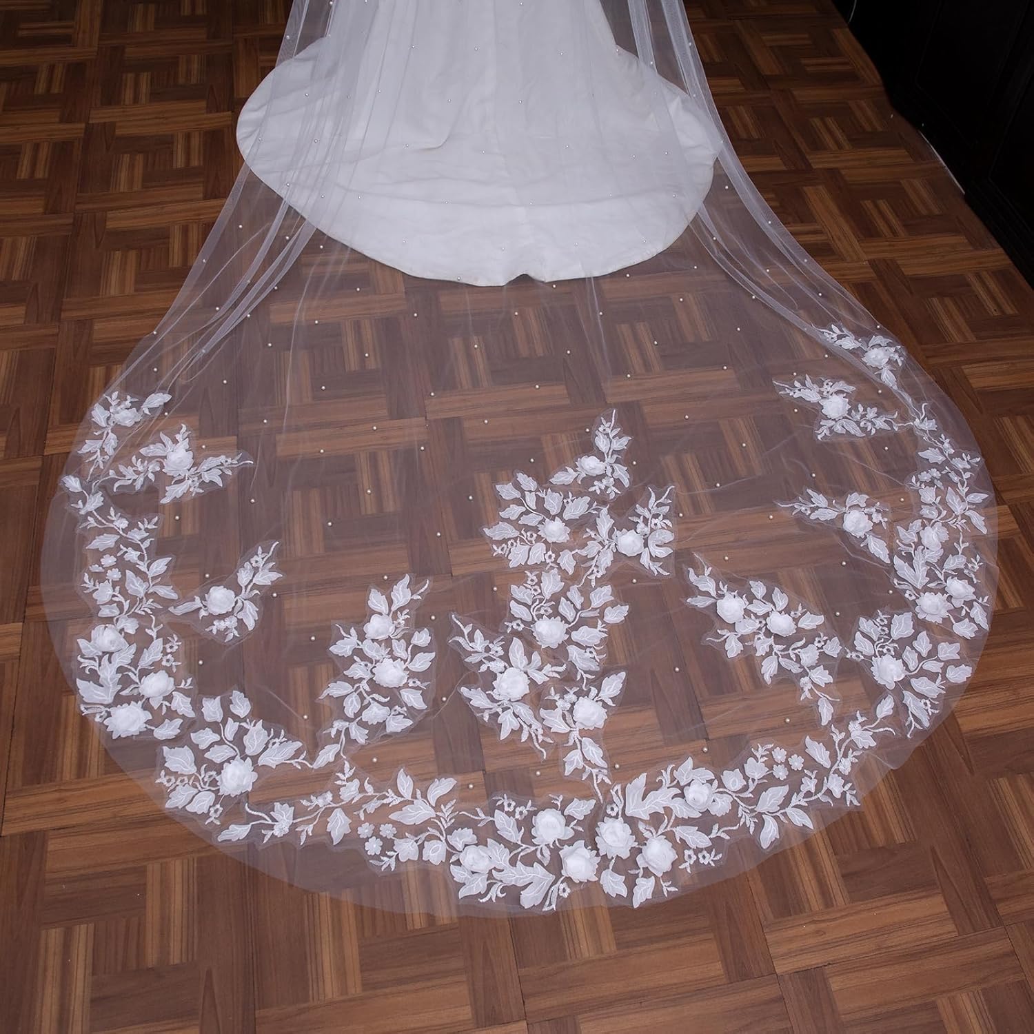 Wedding Veil Pearls Lace Flower Bridal Veils with Metal Comb,1 Tier Cathedral Length Veils for Bride Dress