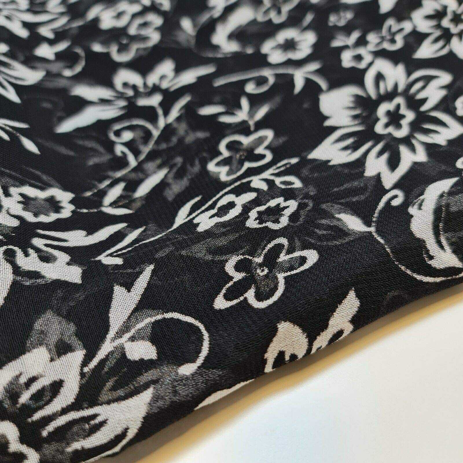 Tissu Crêpe Georgette - Imprimé Fleuri - Ton Rouge – So Tissus