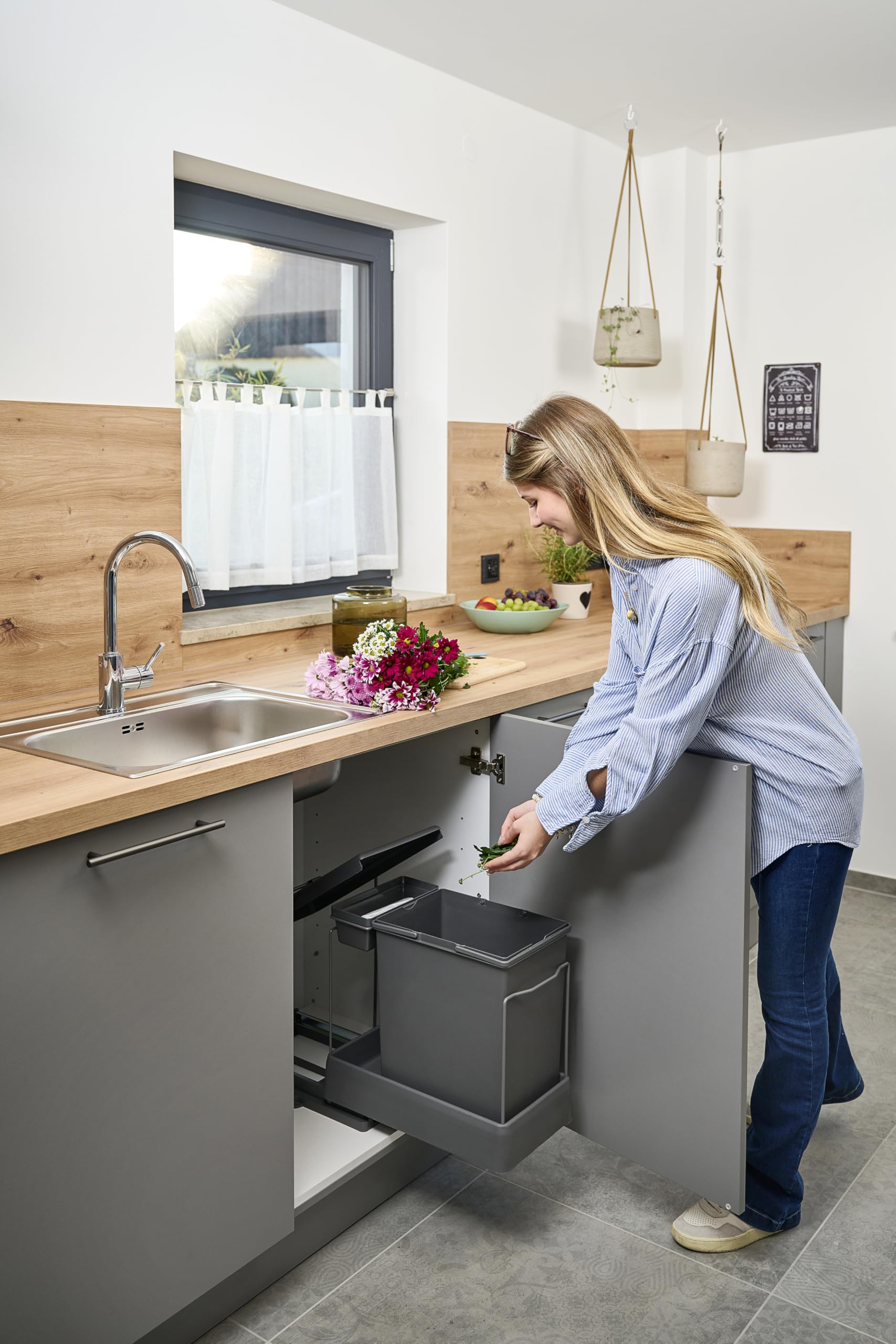 Aspira Home Müllomatic ECO 1 | Inteligentny kosz na śmieci do zabudowy do kuchni, wysuwany, kosz na śmieci do szafki dolnej z automatycznym wysuwaniem przy otwieraniu drzwi, 1 x pojemnik na odpady 20