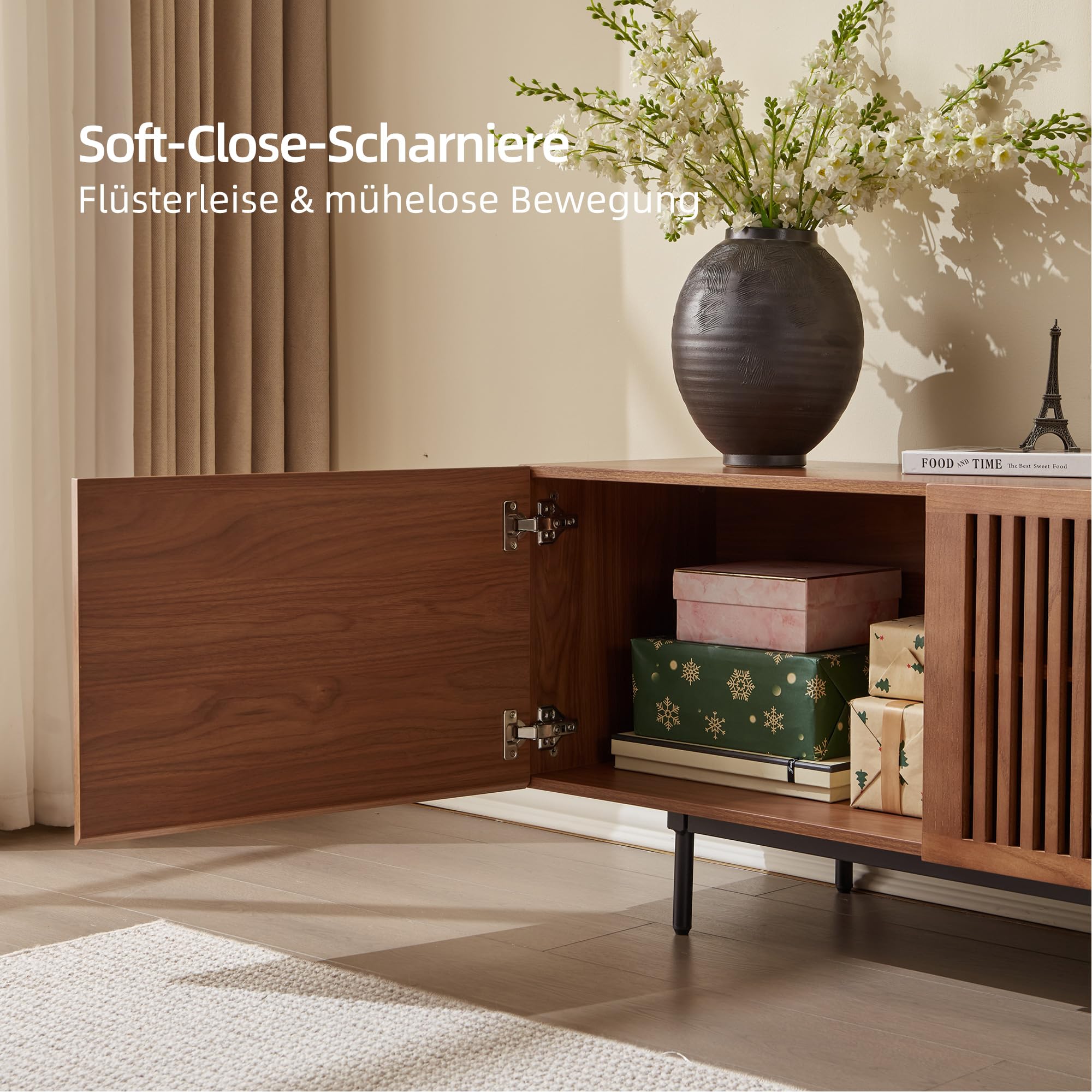 TV-Schrank 240 cm, TV Lowboard für 85 Zoll TVs, Walnuss | 240 cm Breite, Für Fernseher bis 85 Zoll, 6 Staufächer, Walnussoptik, Lamellentüren aus Eschenholz, Pflegeleichte Oberfläche