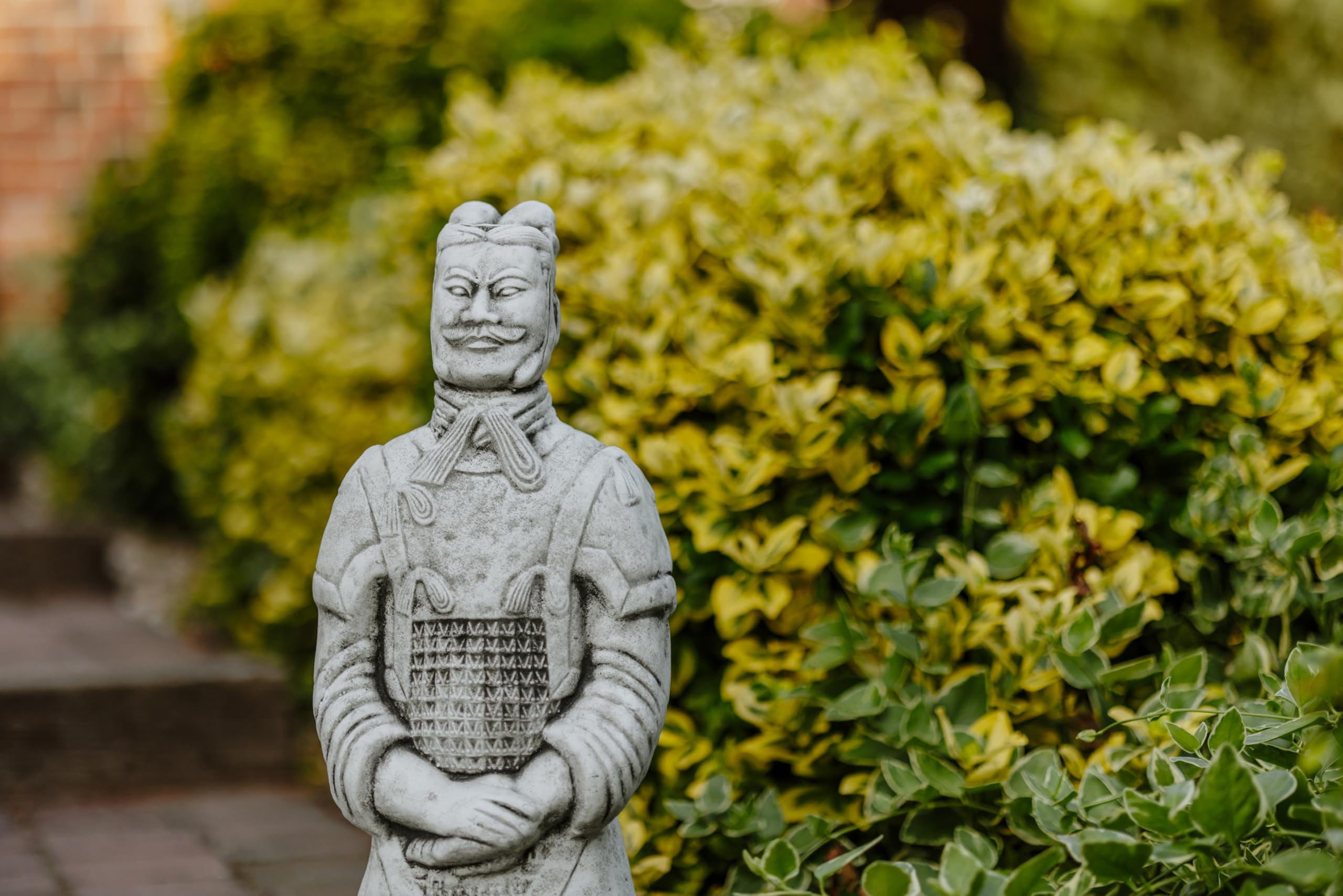 gartendekoparadies.de Statue eines Chinesischen Terrakotta-Kriegers, Steinfigur, Grau, Frostsicher aus Steinguss für Außenbereich, H. 64 cm, 17 kg